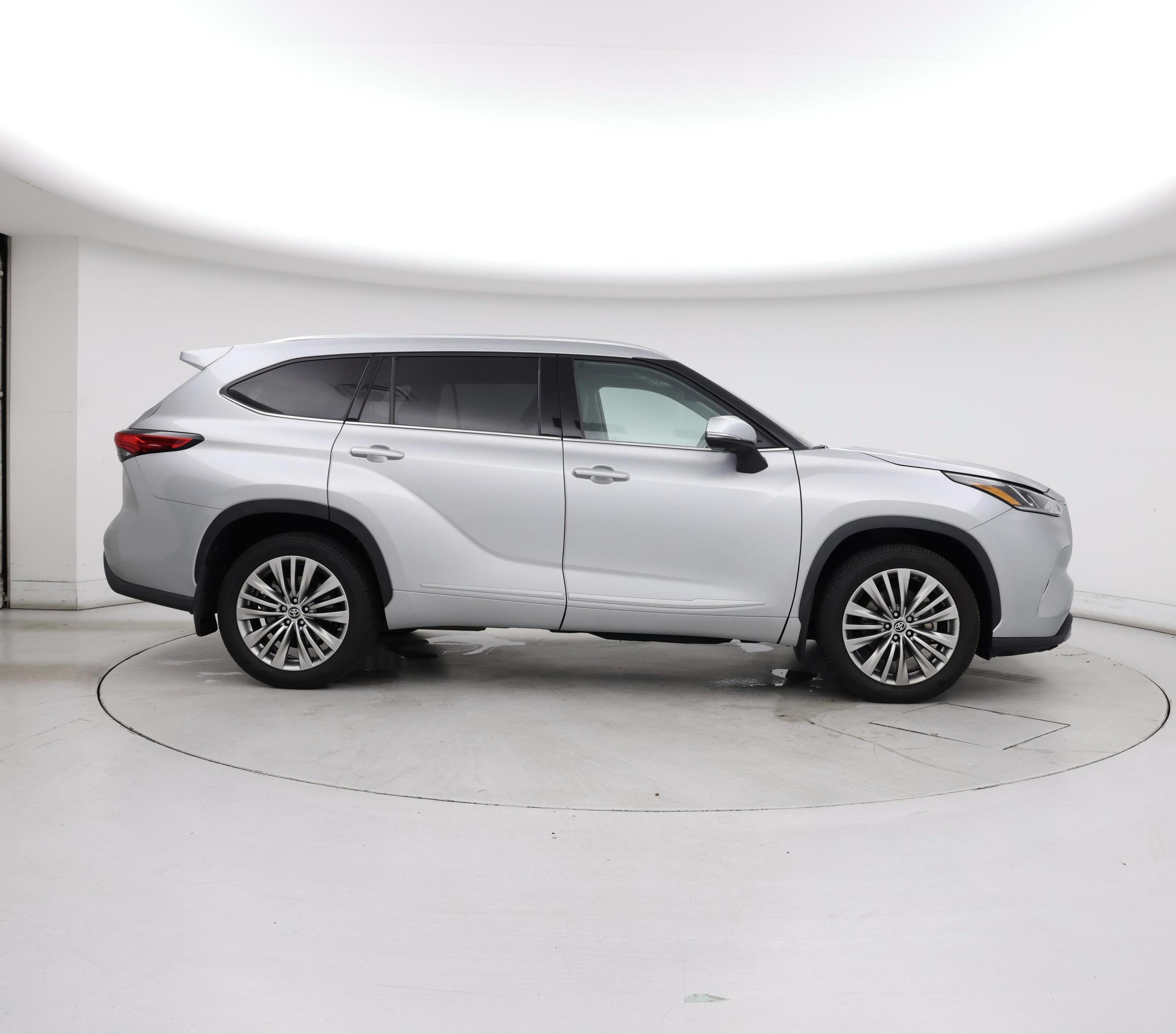 Thumbnail: 2023 Toyota Highlander - 7