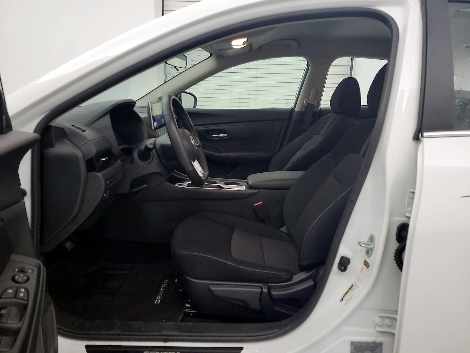2025 Nissan Sentra SV - Photo 12