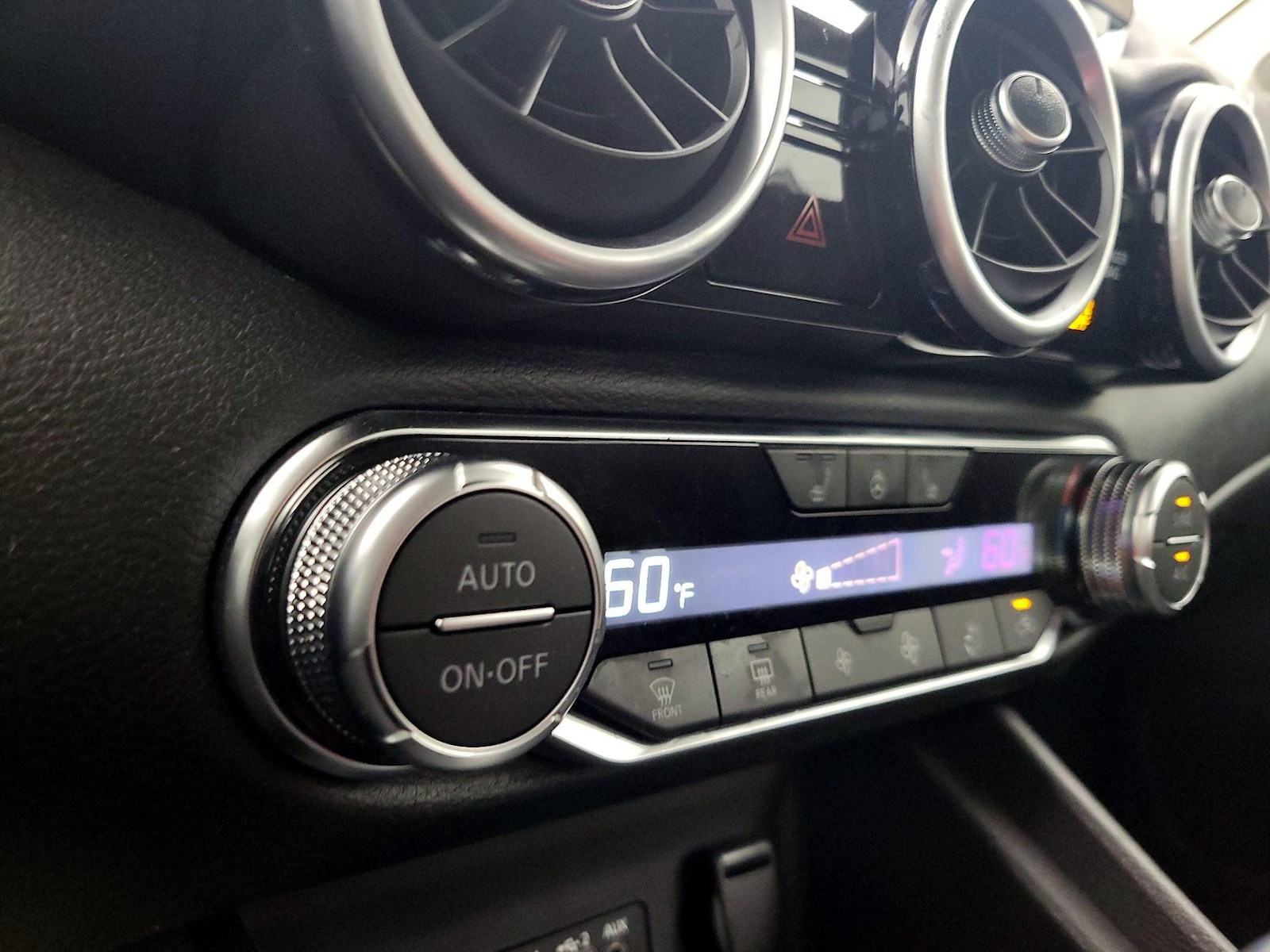 2025 Nissan Sentra SV - Photo 17