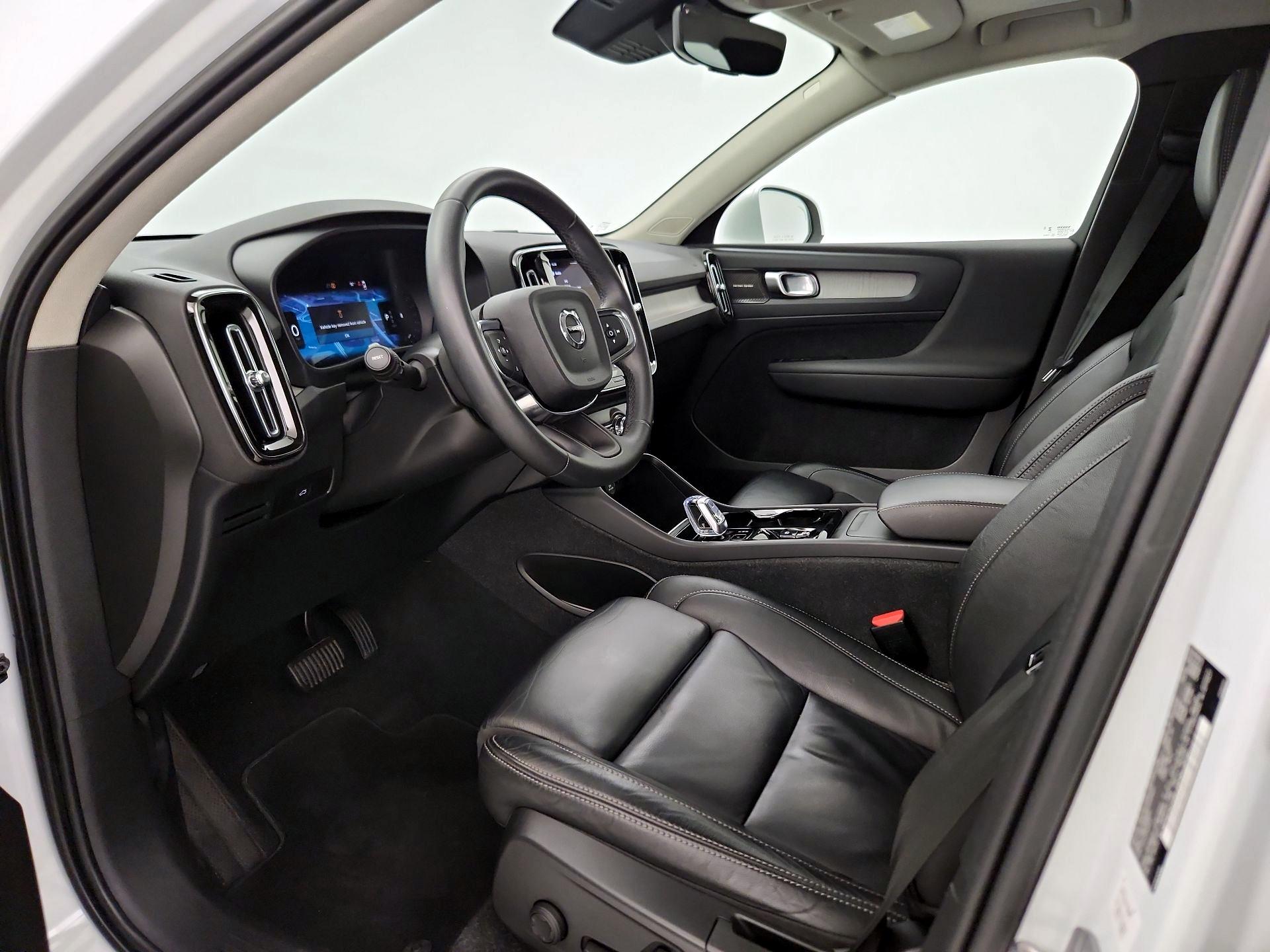 Thumbnail: 2023 Volvo XC40 - 11