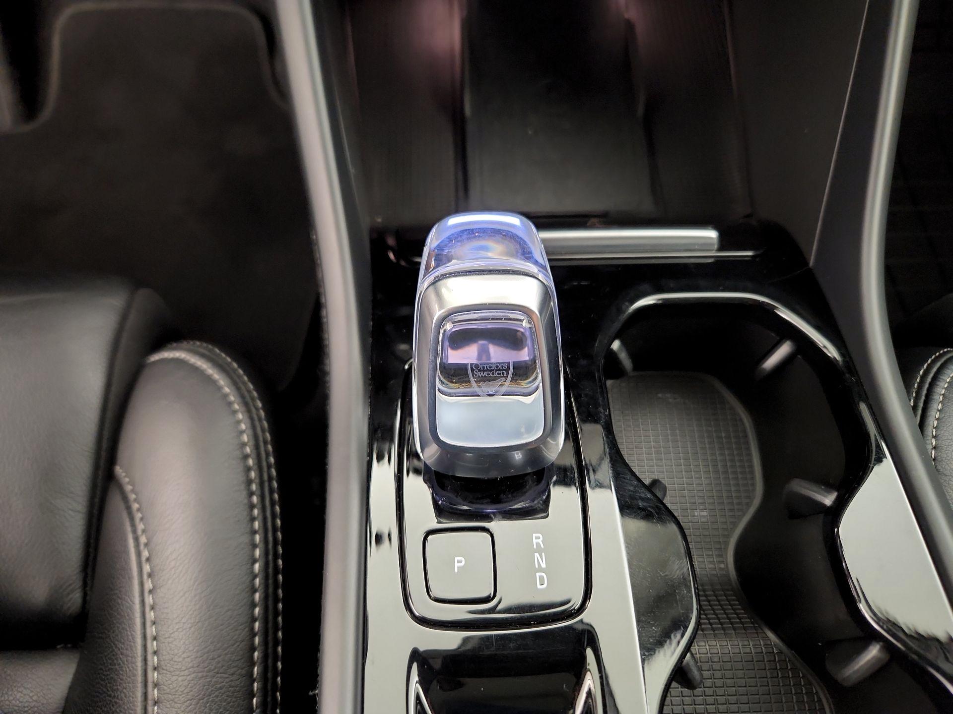 Thumbnail: 2023 Volvo XC40 - 17