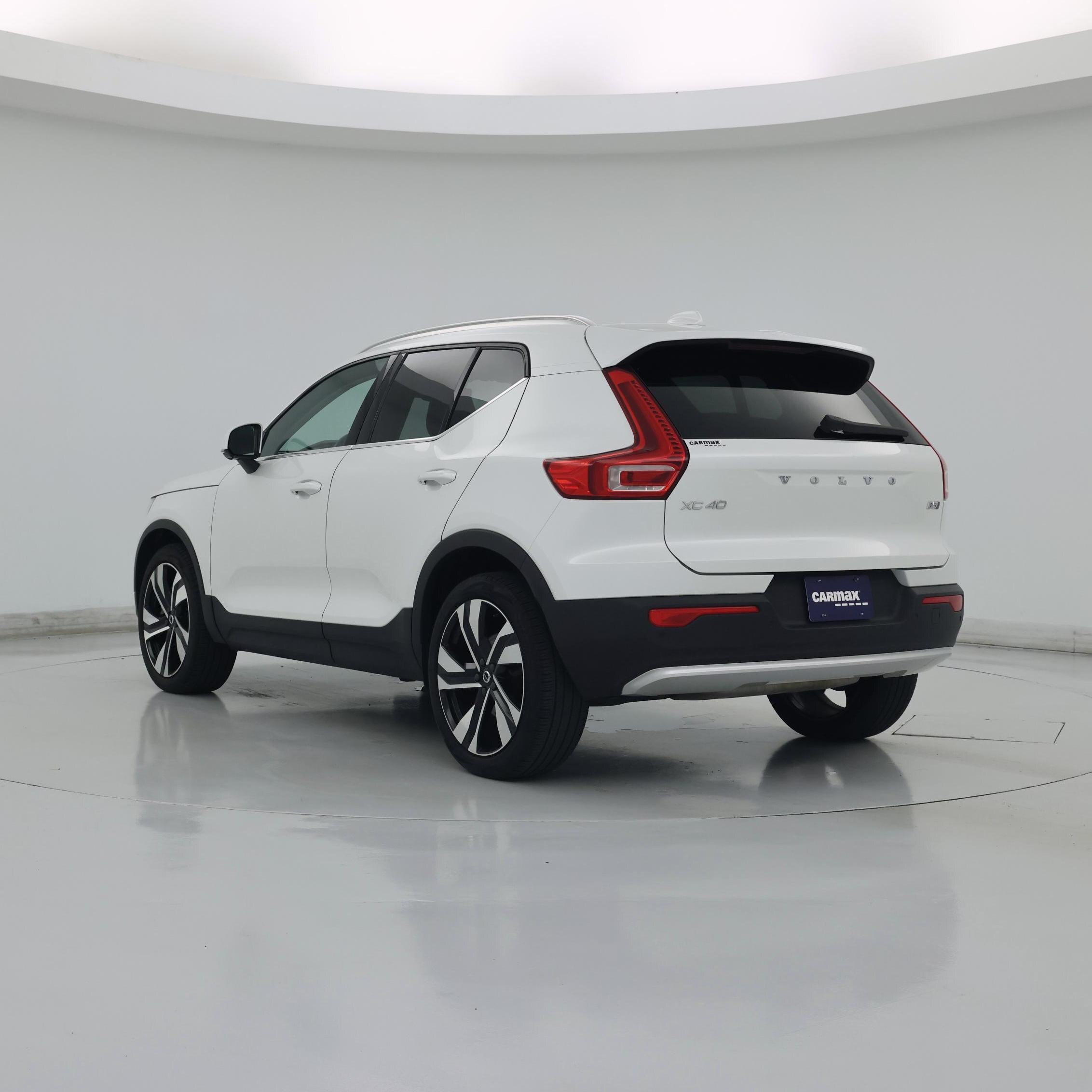 Thumbnail: 2023 Volvo XC40 - 2