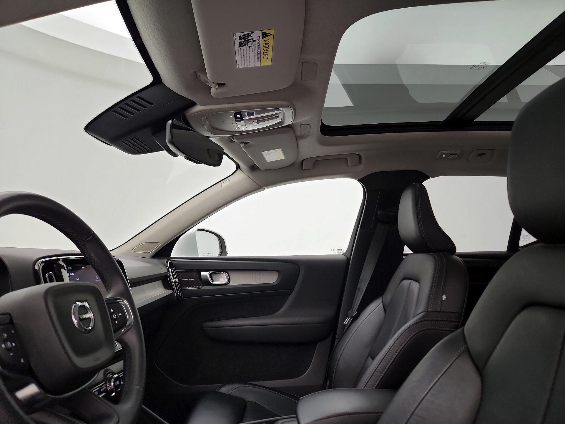 Thumbnail: 2023 Volvo XC40 - 19