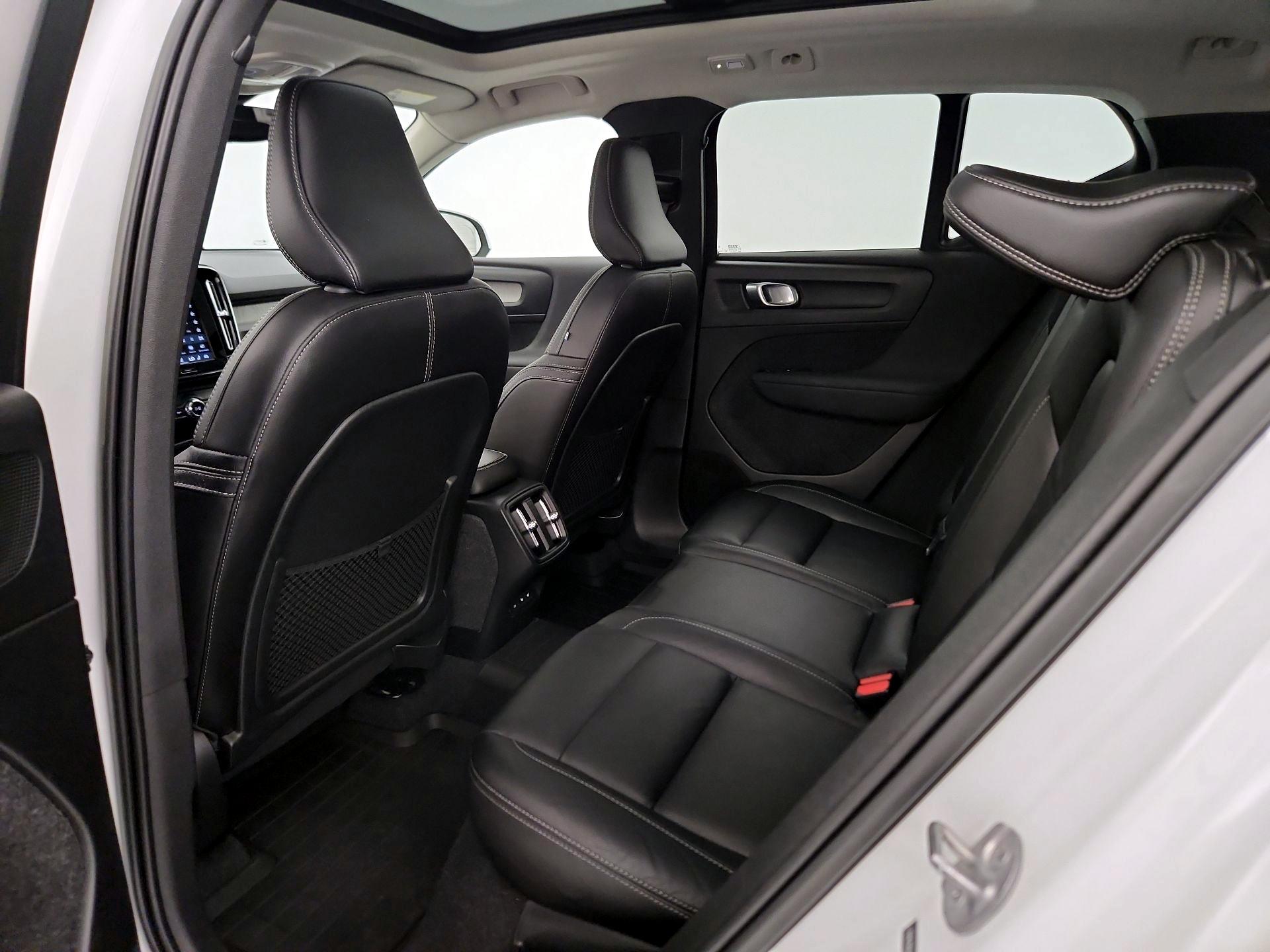 Thumbnail: 2023 Volvo XC40 - 20