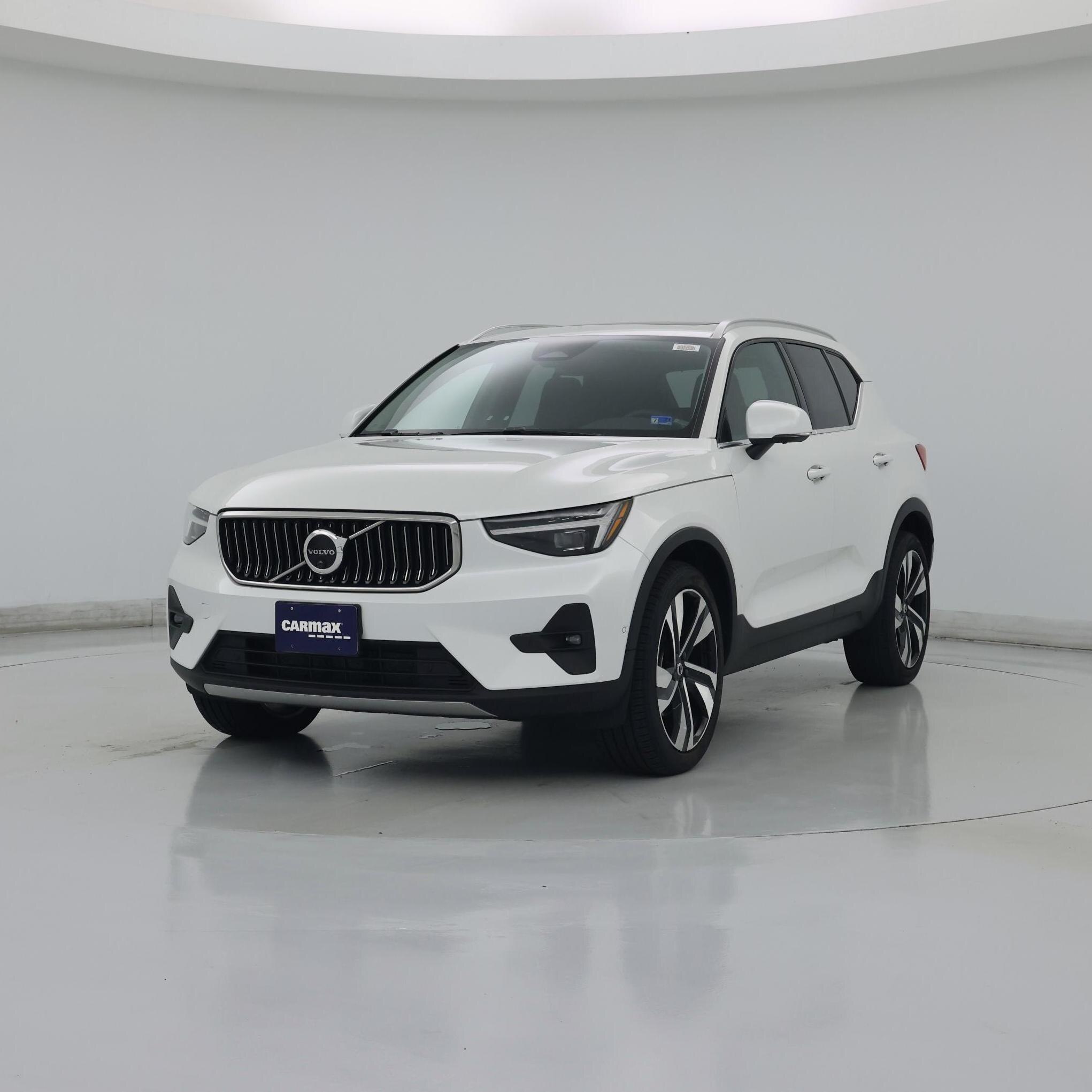 Thumbnail: 2023 Volvo XC40 - 4
