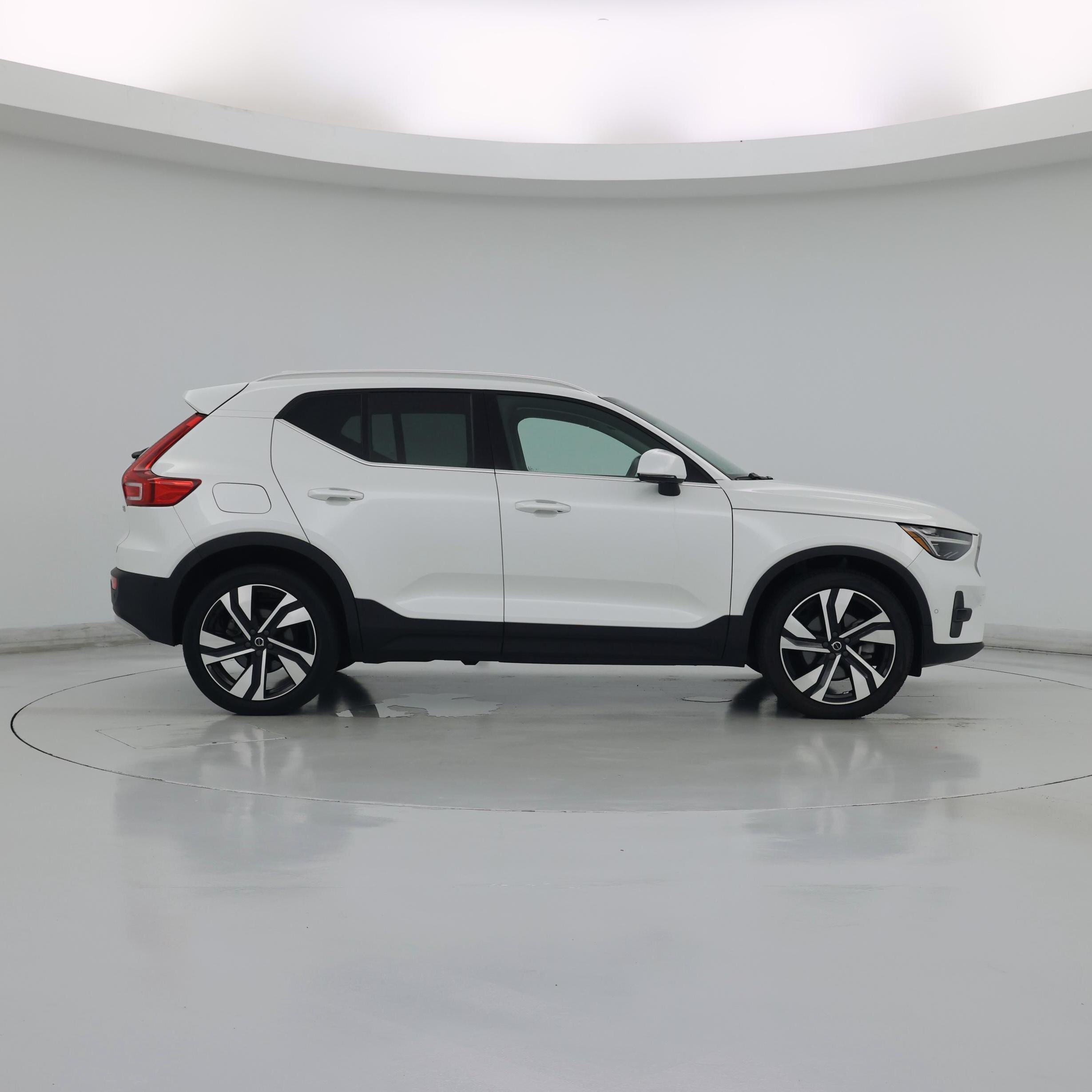 Thumbnail: 2023 Volvo XC40 - 7