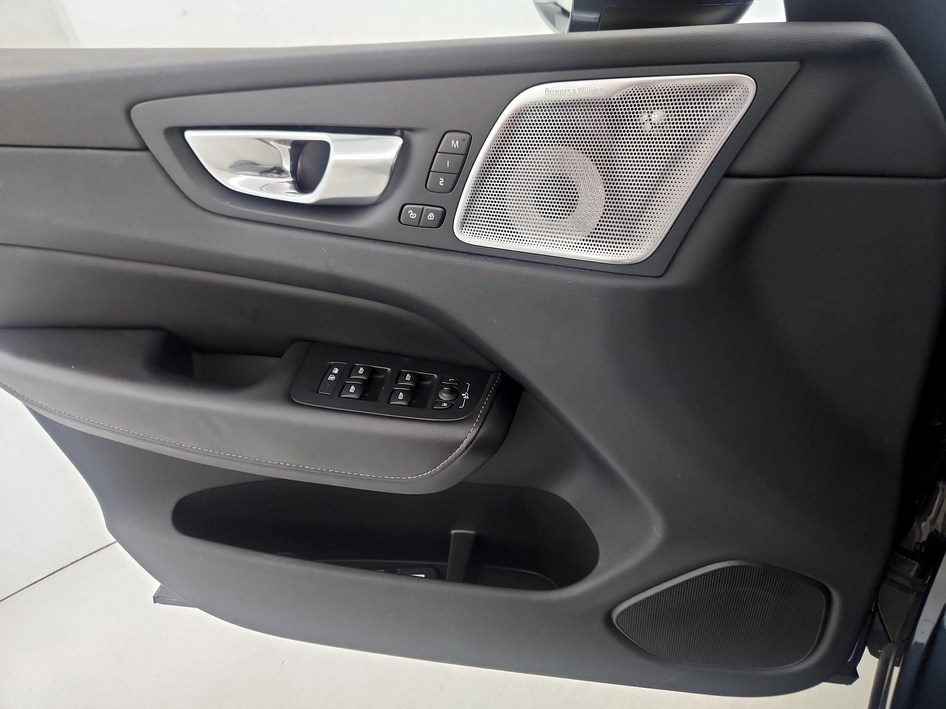 Thumbnail: 2023 Volvo XC60 - 12