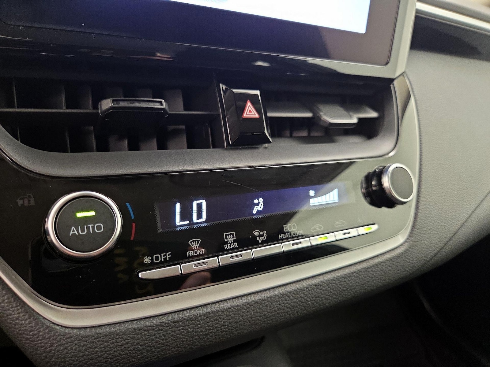 2024 Toyota Corolla LE - Photo 18