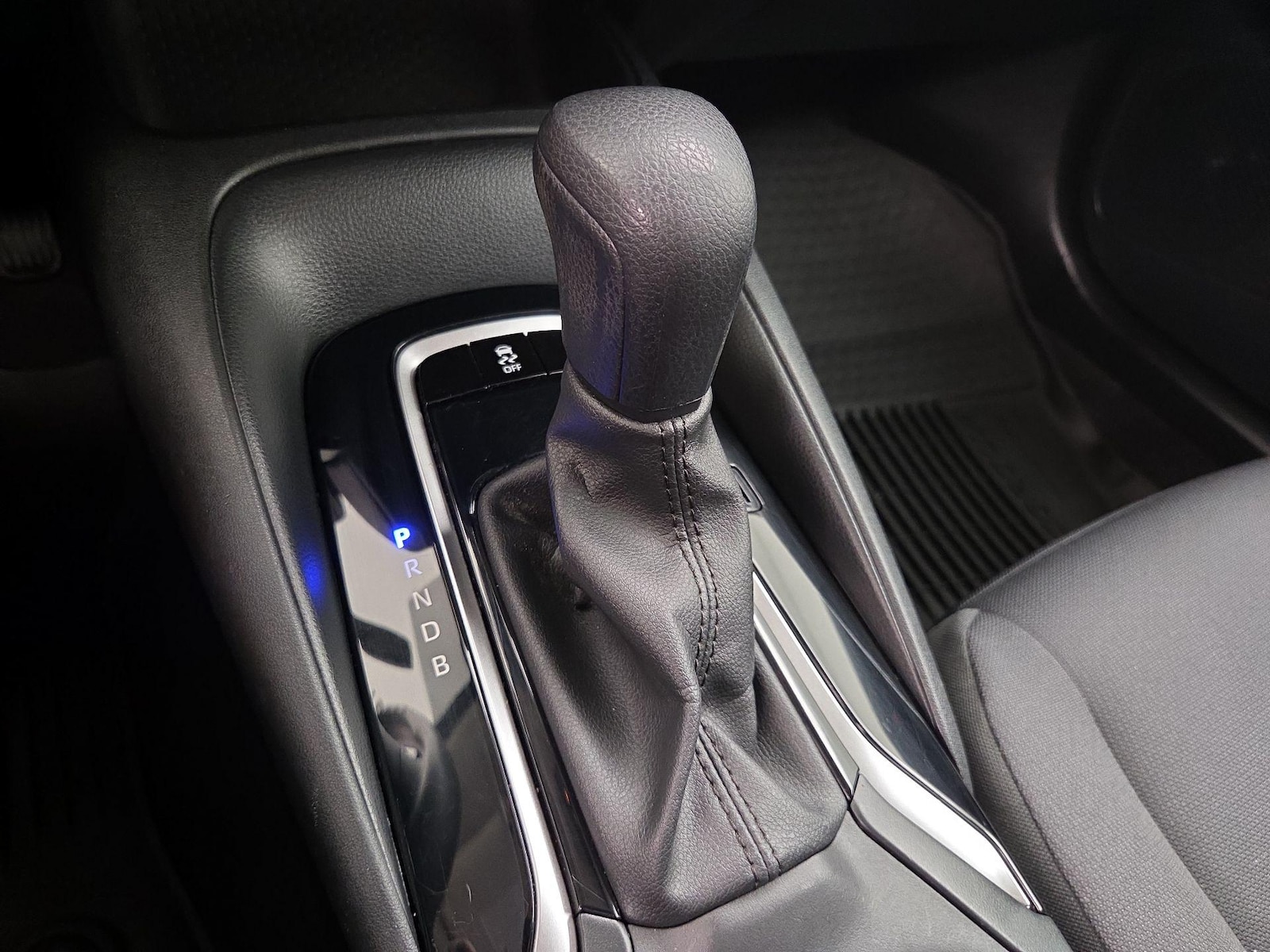 2024 Toyota Corolla LE - Photo 19