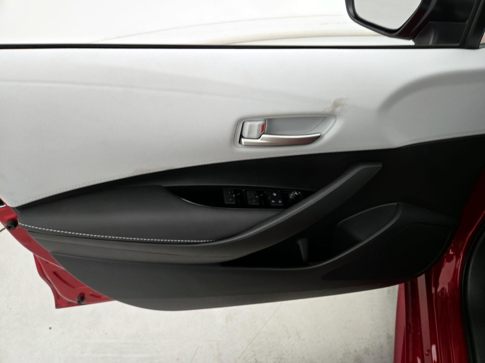2025 Toyota Corolla Hatchback SE - Photo 13