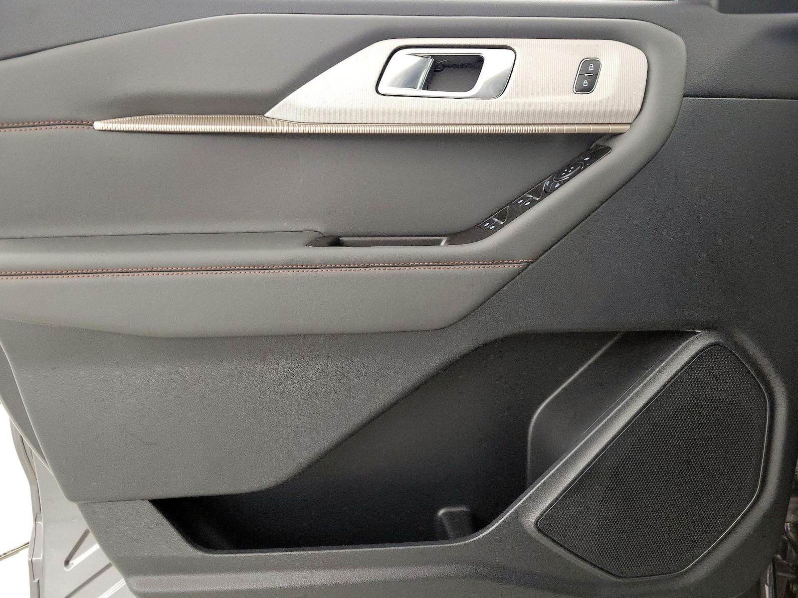 2025 Ford Explorer Active - Photo 13