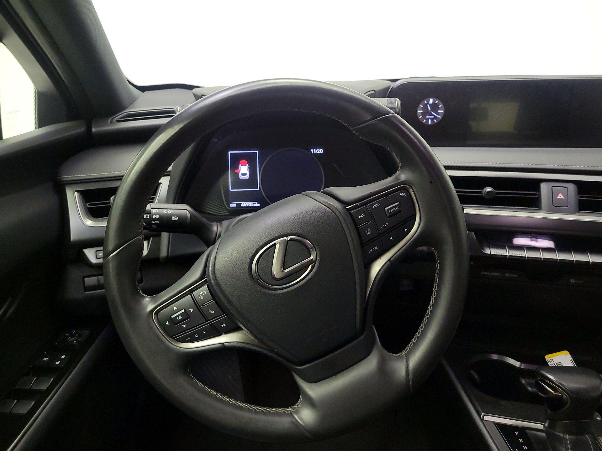 Thumbnail: 2022 Lexus UX - 10