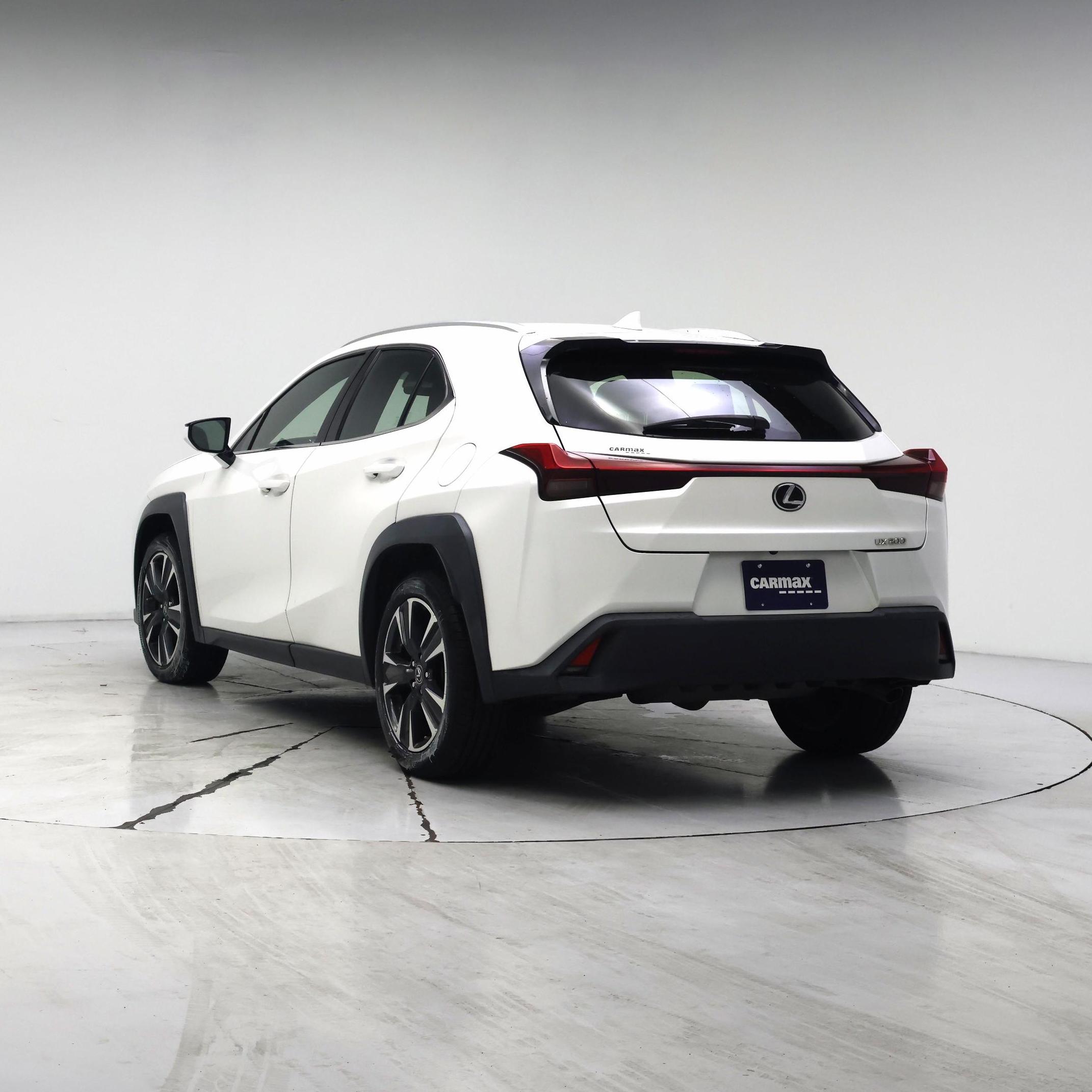 Thumbnail: 2022 Lexus UX - 2