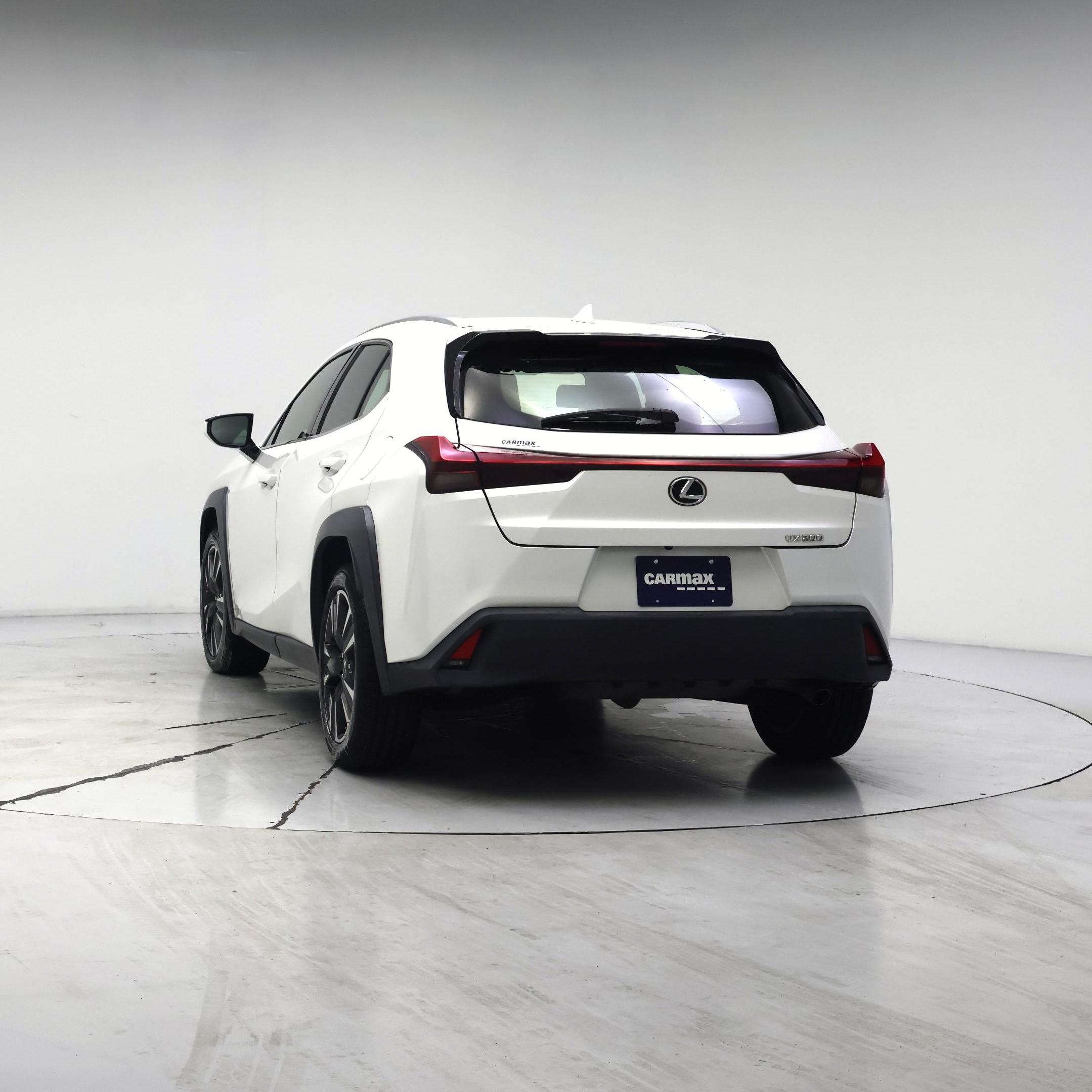 Thumbnail: 2022 Lexus UX - 6