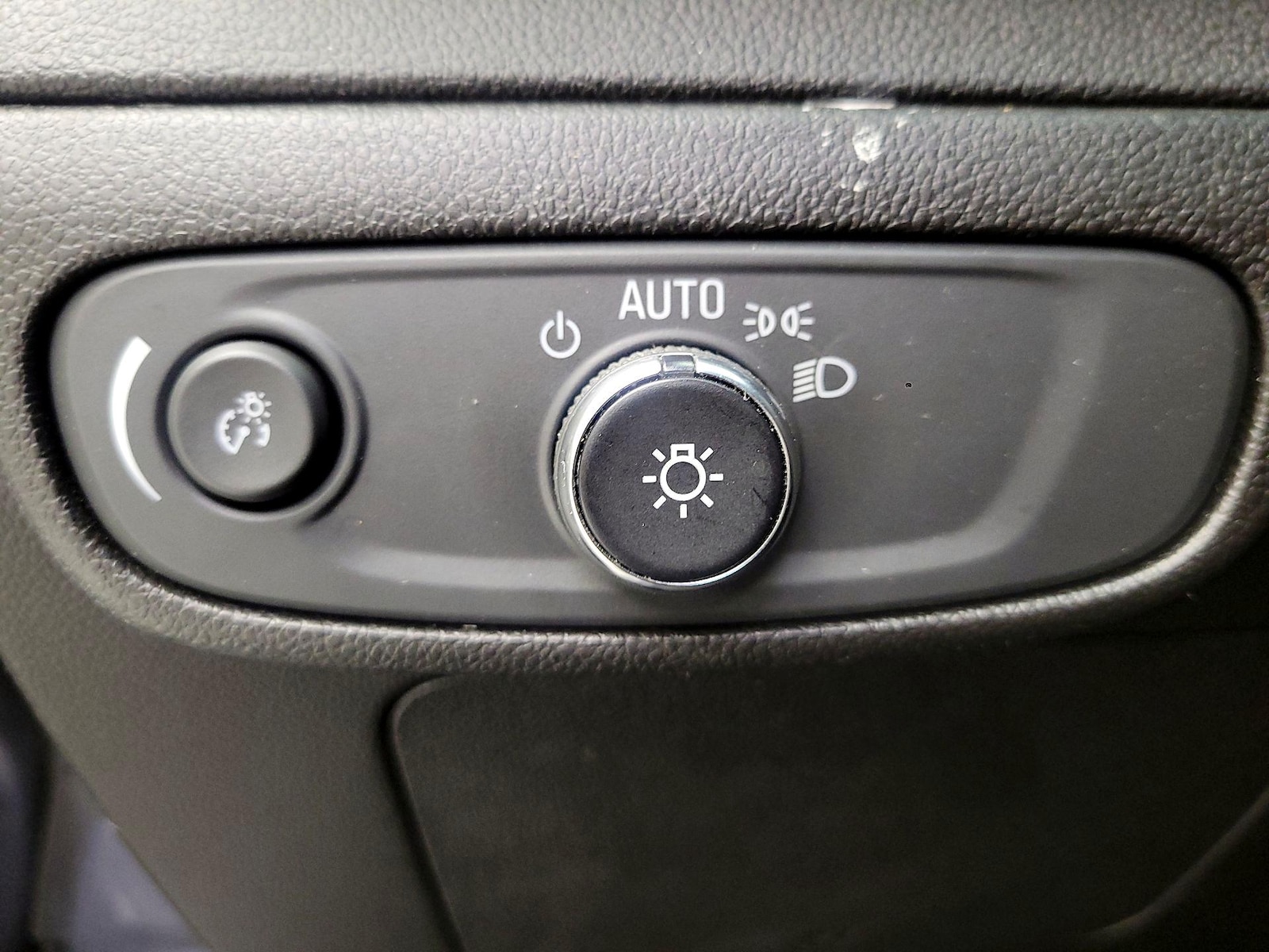 2023 Chevrolet Bolt EV 2LT - Photo 14