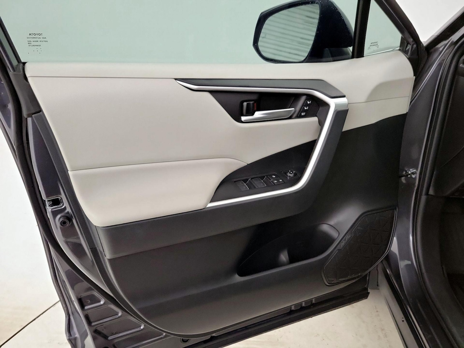 2023 Toyota RAV4 XLE Premium - Photo 13