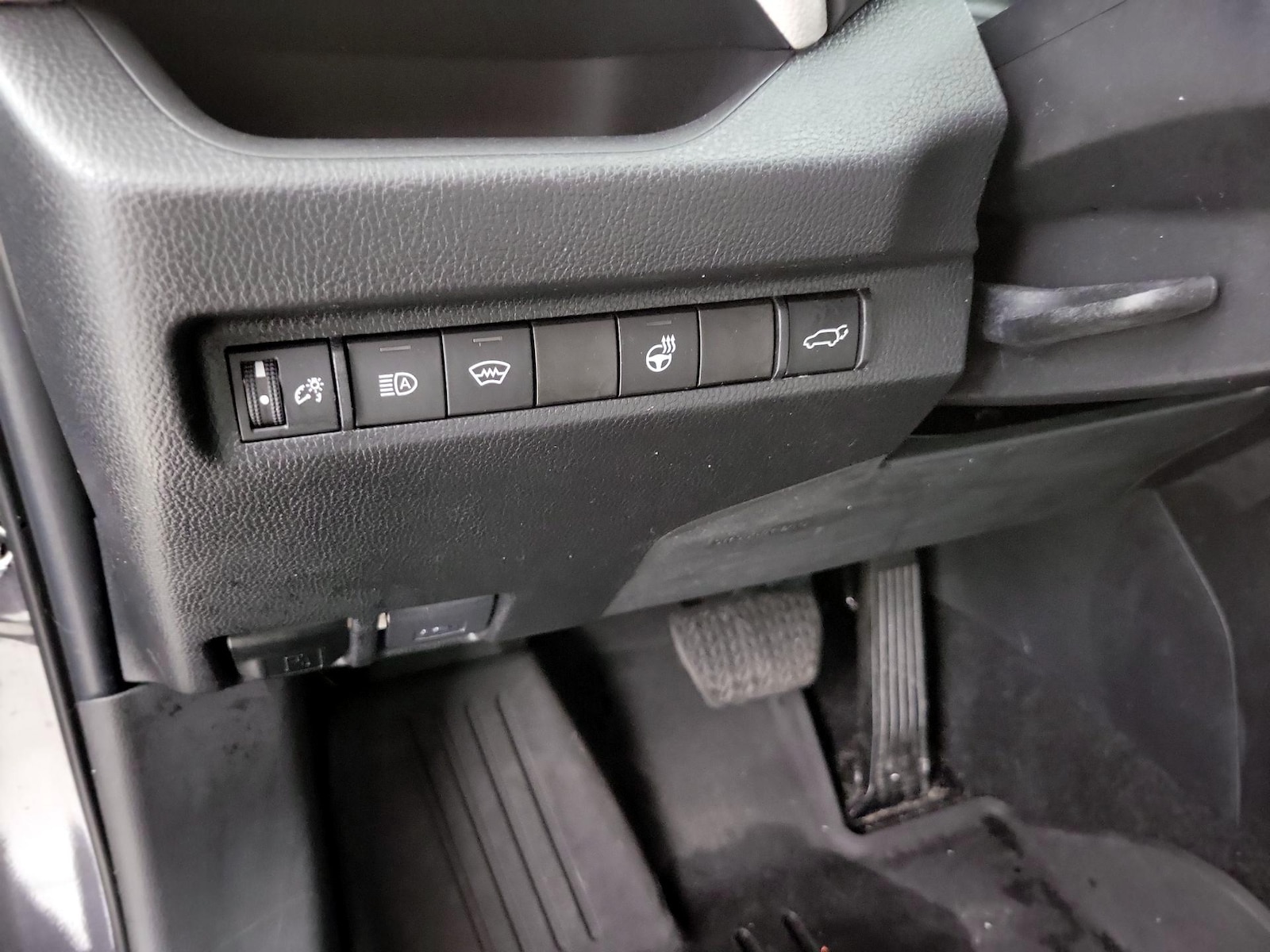 2023 Toyota RAV4 XLE Premium - Photo 14
