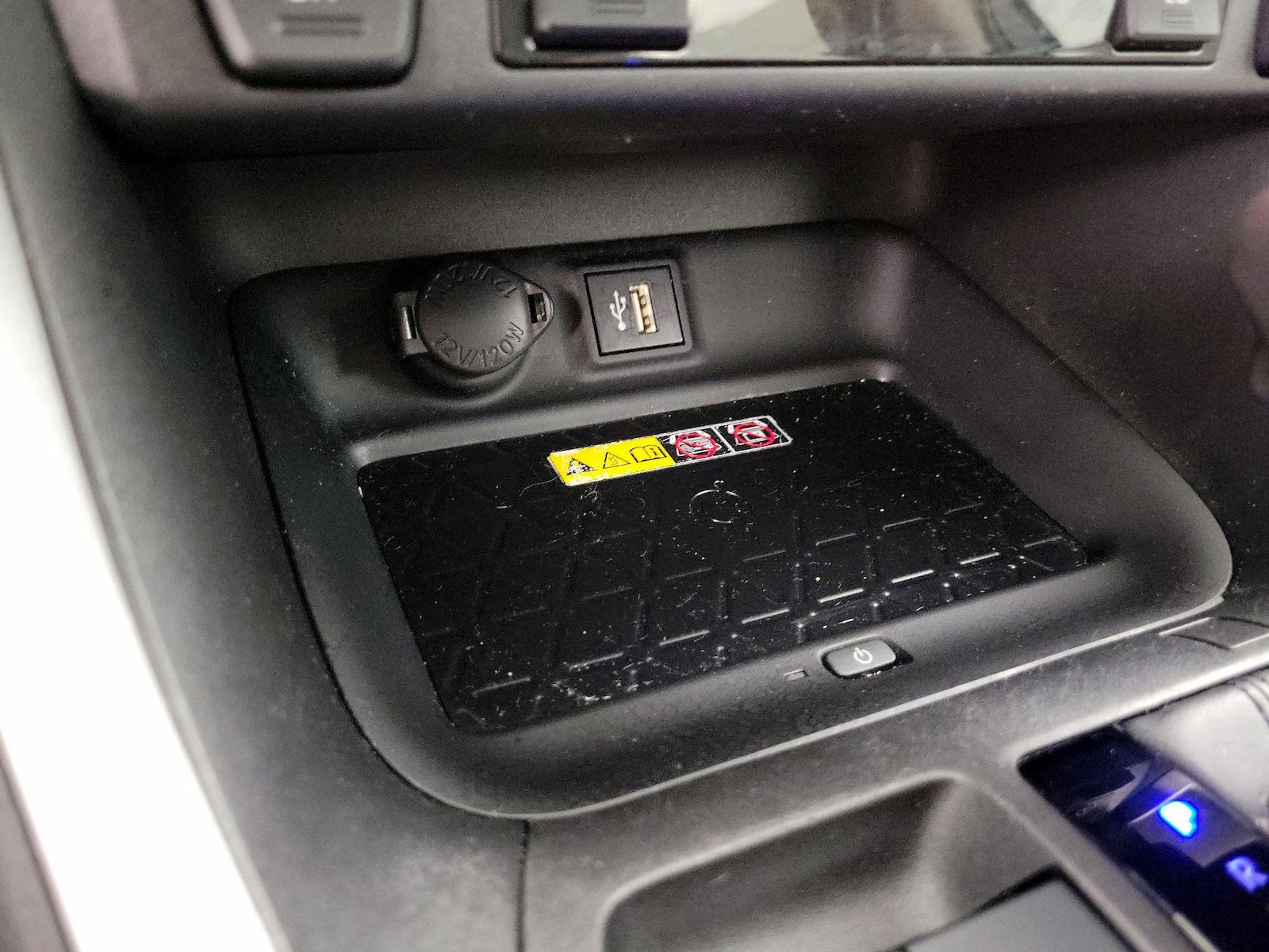 2023 Toyota RAV4 XLE Premium - Photo 19
