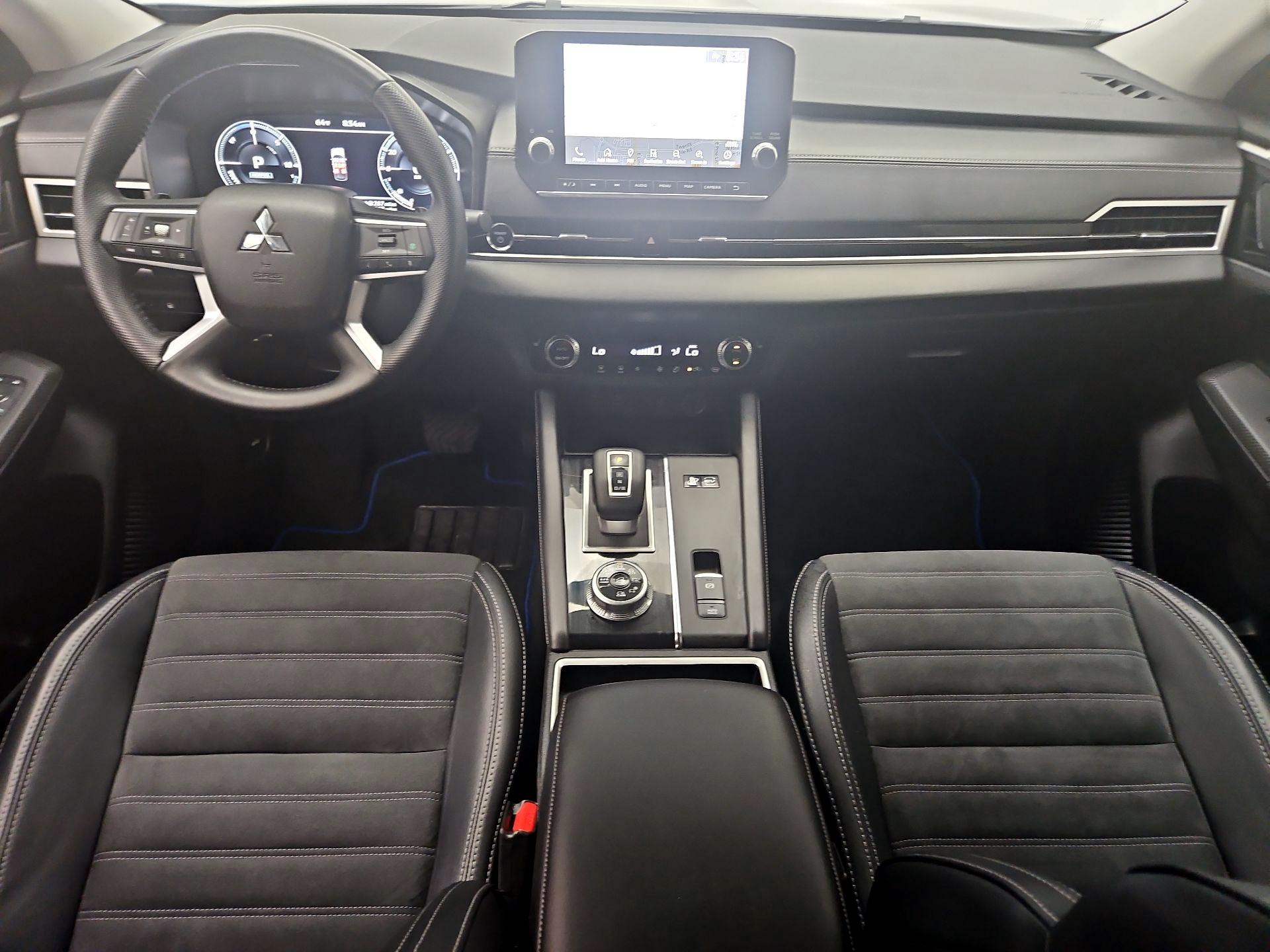 Thumbnail: 2025 Mitsubishi Outlander - 9