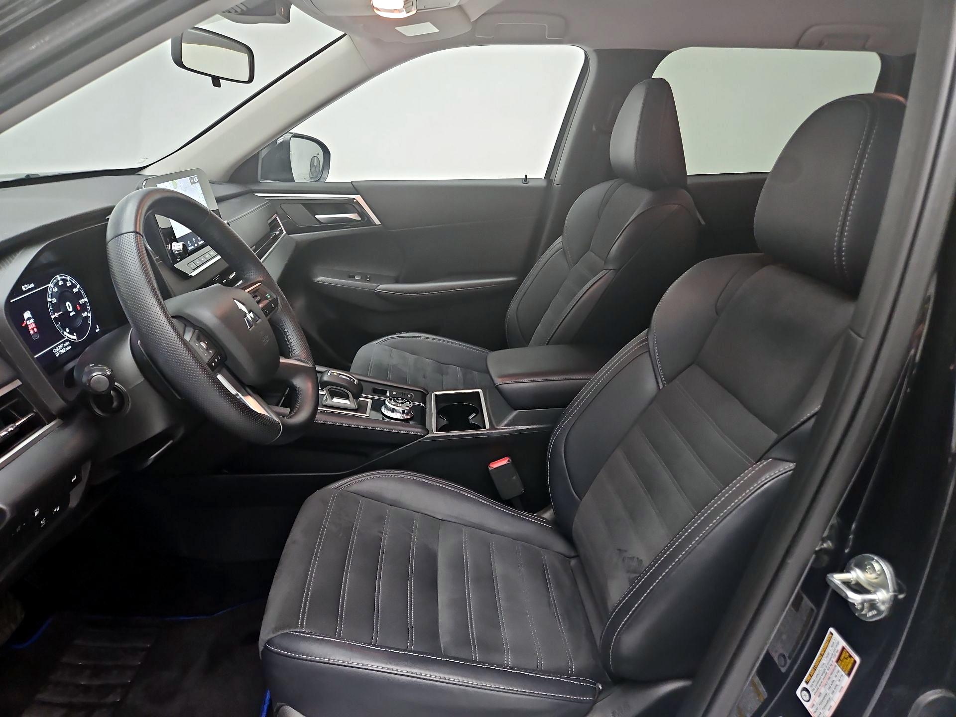 Thumbnail: 2025 Mitsubishi Outlander - 11