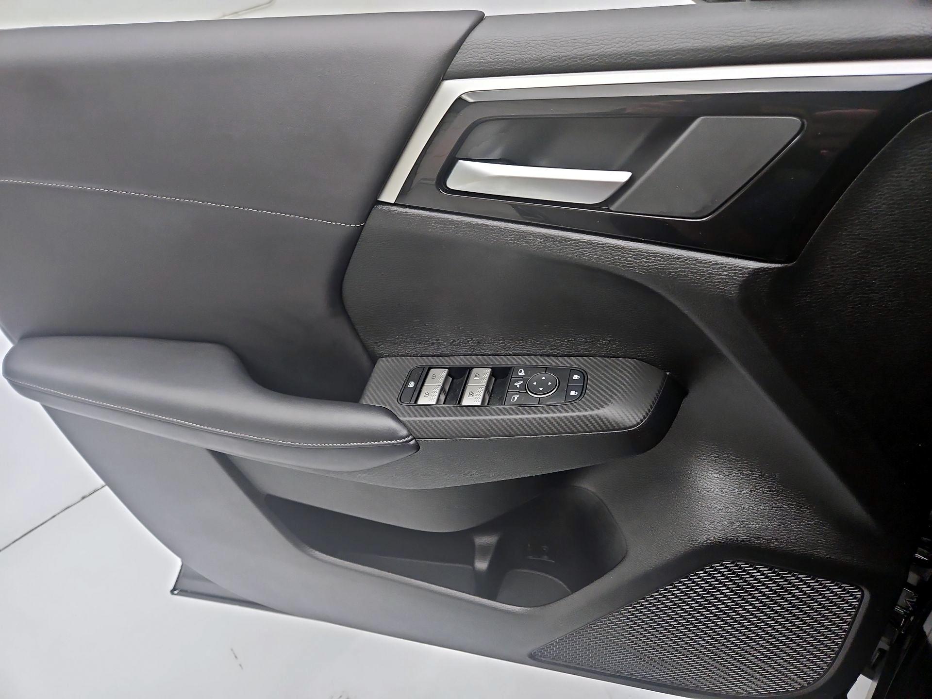 Thumbnail: 2025 Mitsubishi Outlander - 12