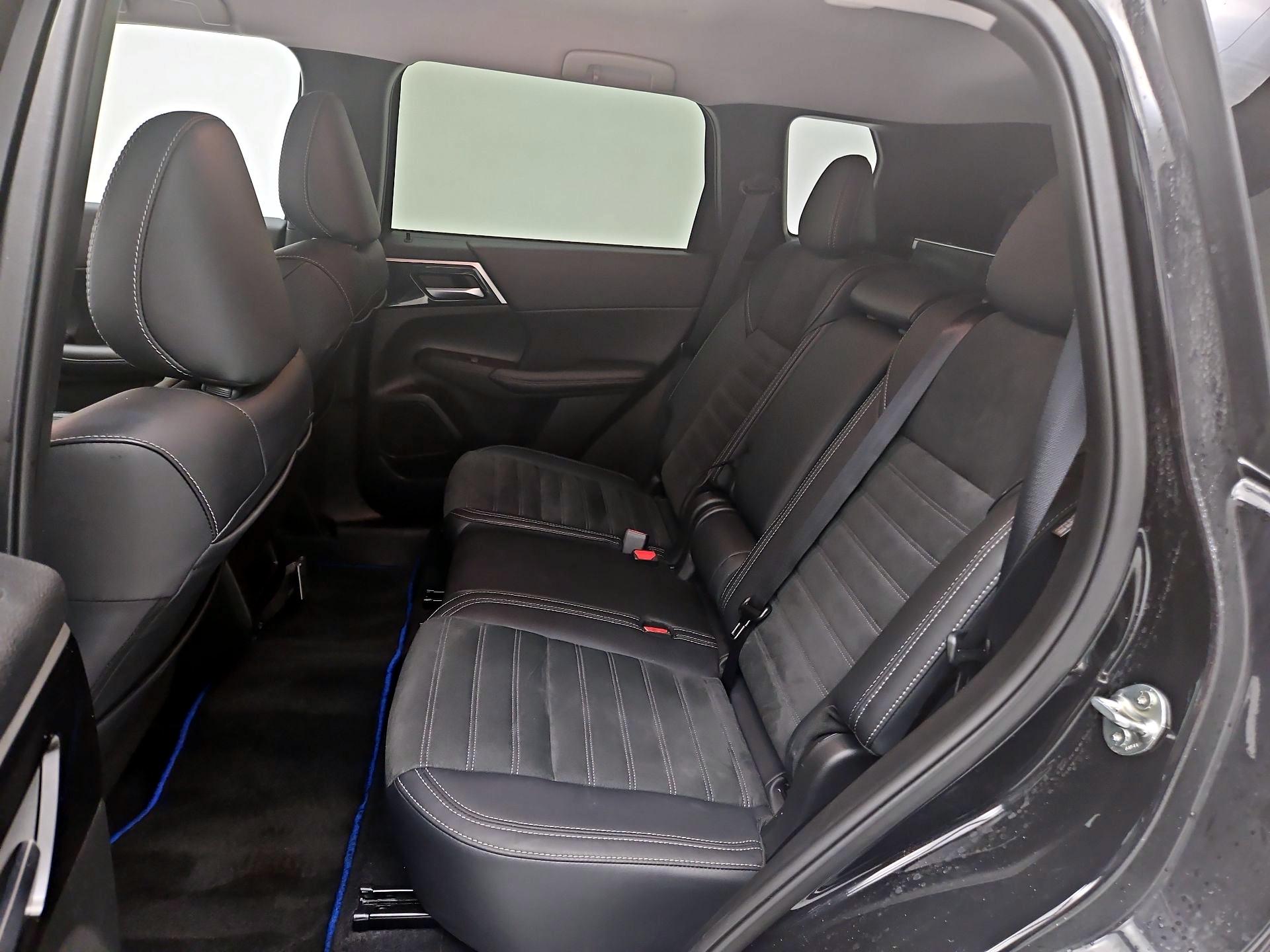 Thumbnail: 2025 Mitsubishi Outlander - 20