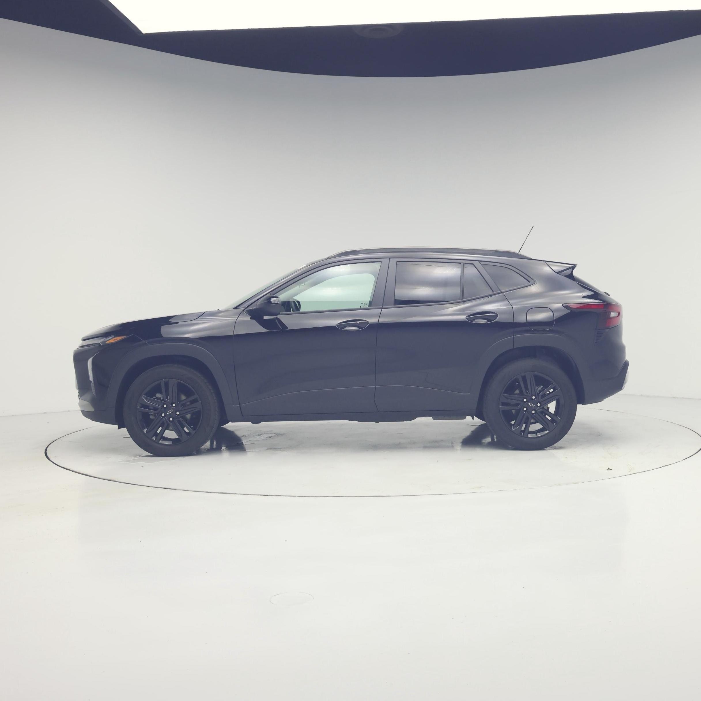 Thumbnail: 2025 Chevrolet Trax - 3