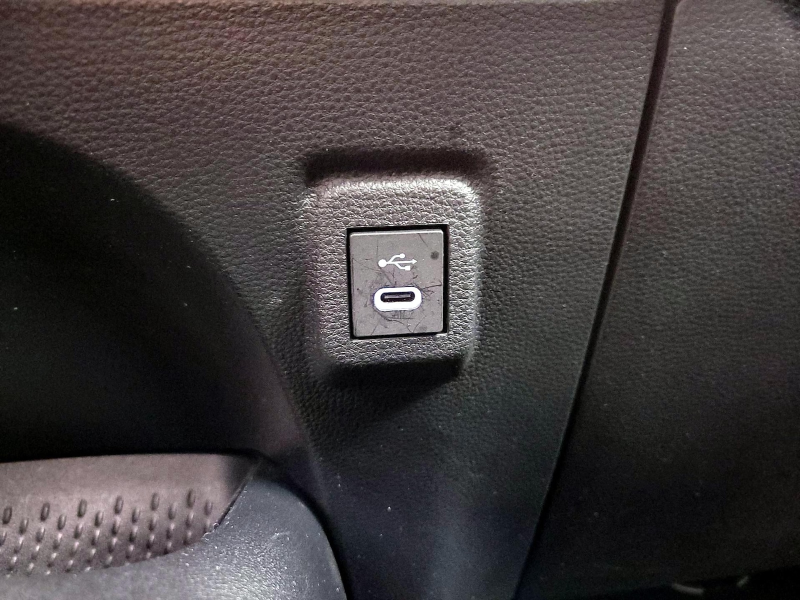 2025 Toyota Corolla LE - Photo 19