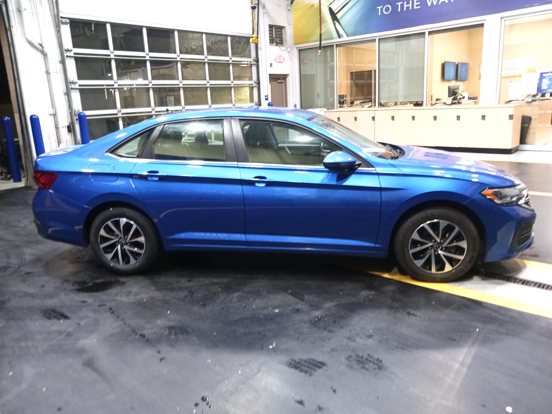 Thumbnail: 2024 Volkswagen Jetta - 4