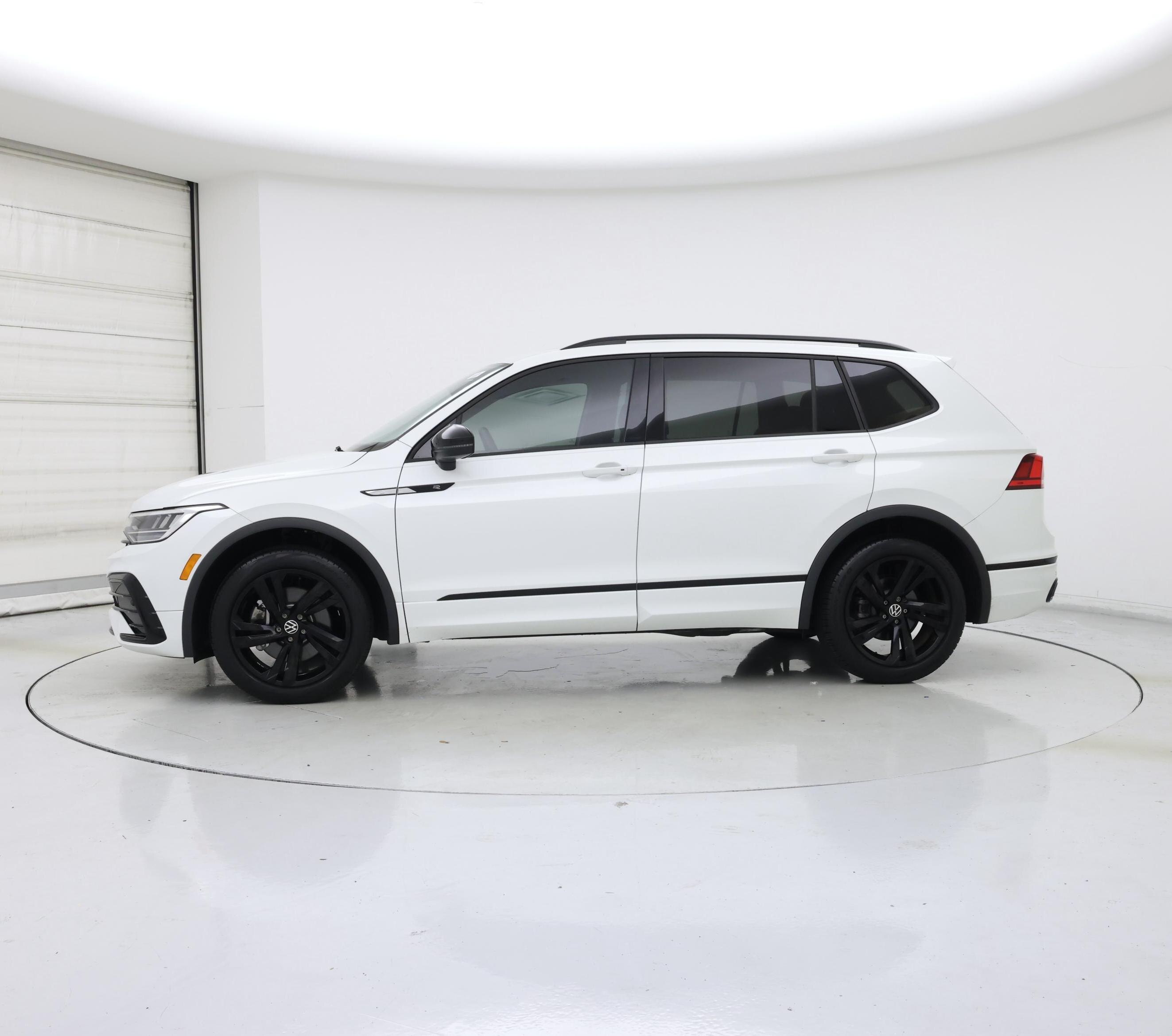 Thumbnail: 2024 Volkswagen Tiguan - 3