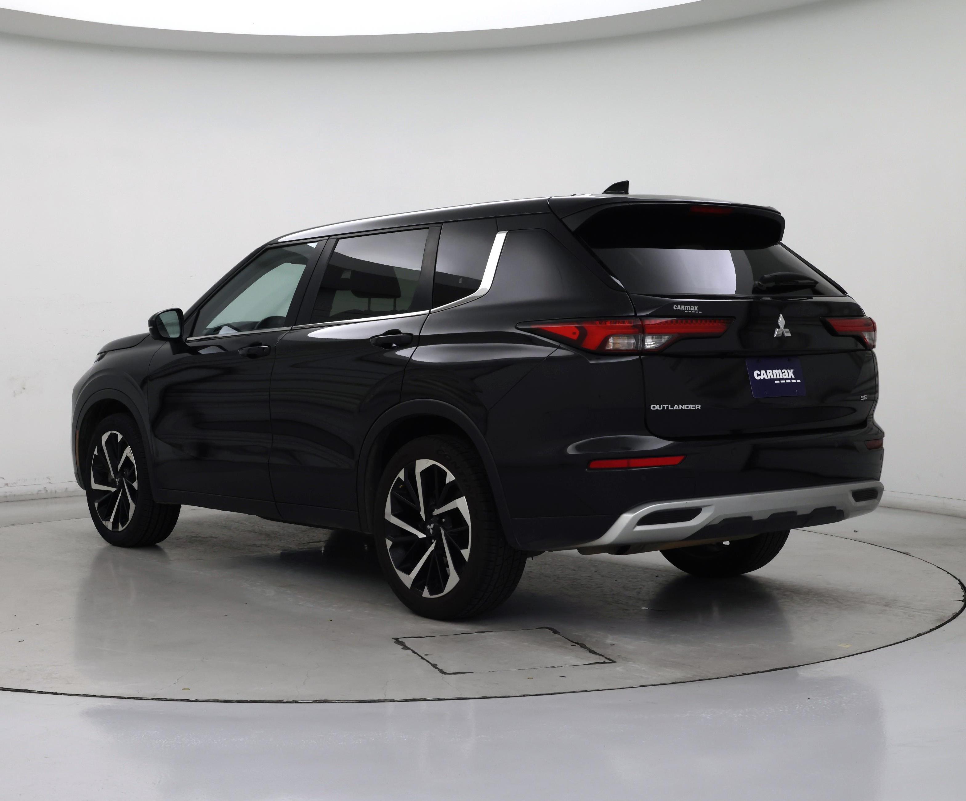 Thumbnail: 2024 Mitsubishi Outlander - 2