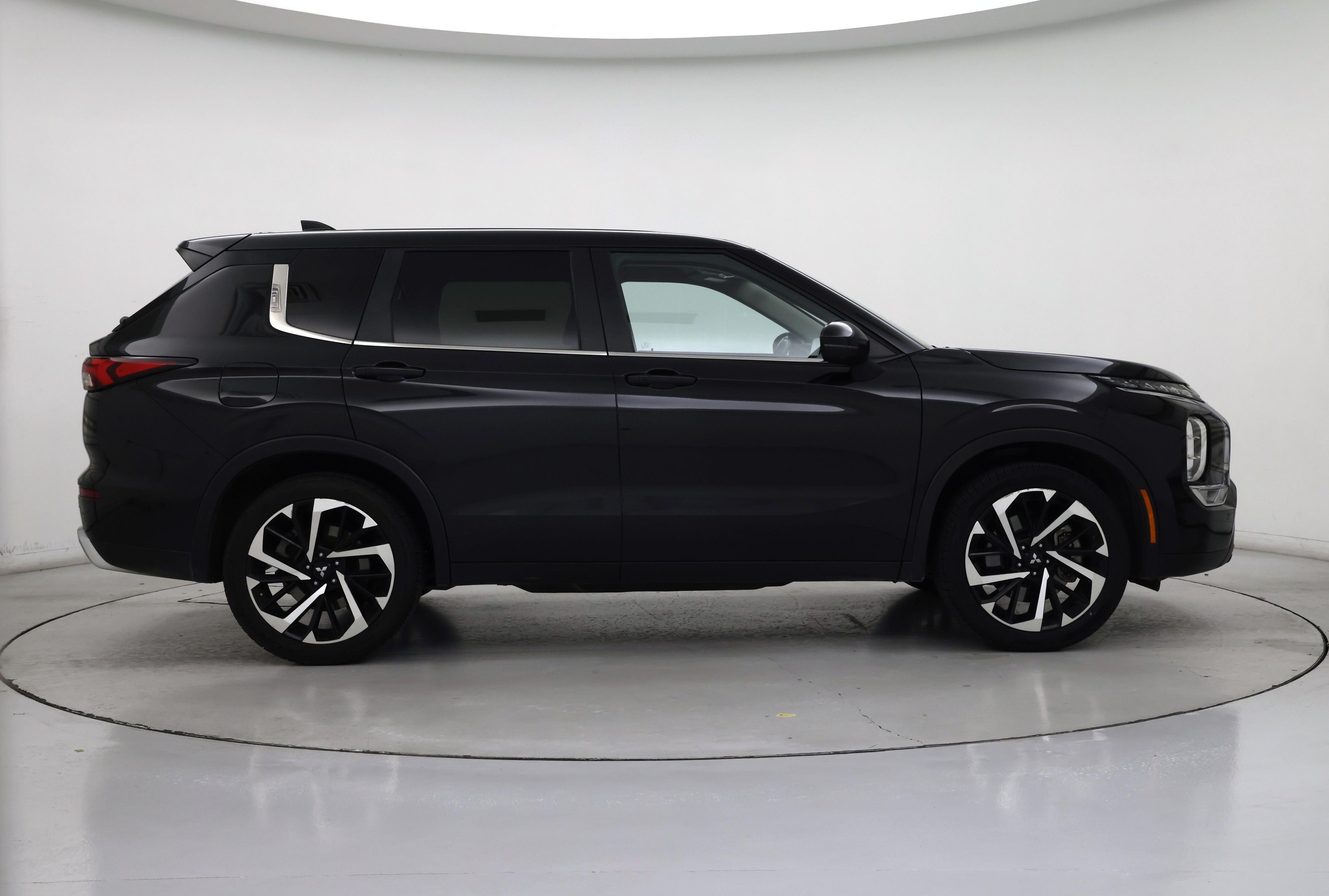 Thumbnail: 2024 Mitsubishi Outlander - 7