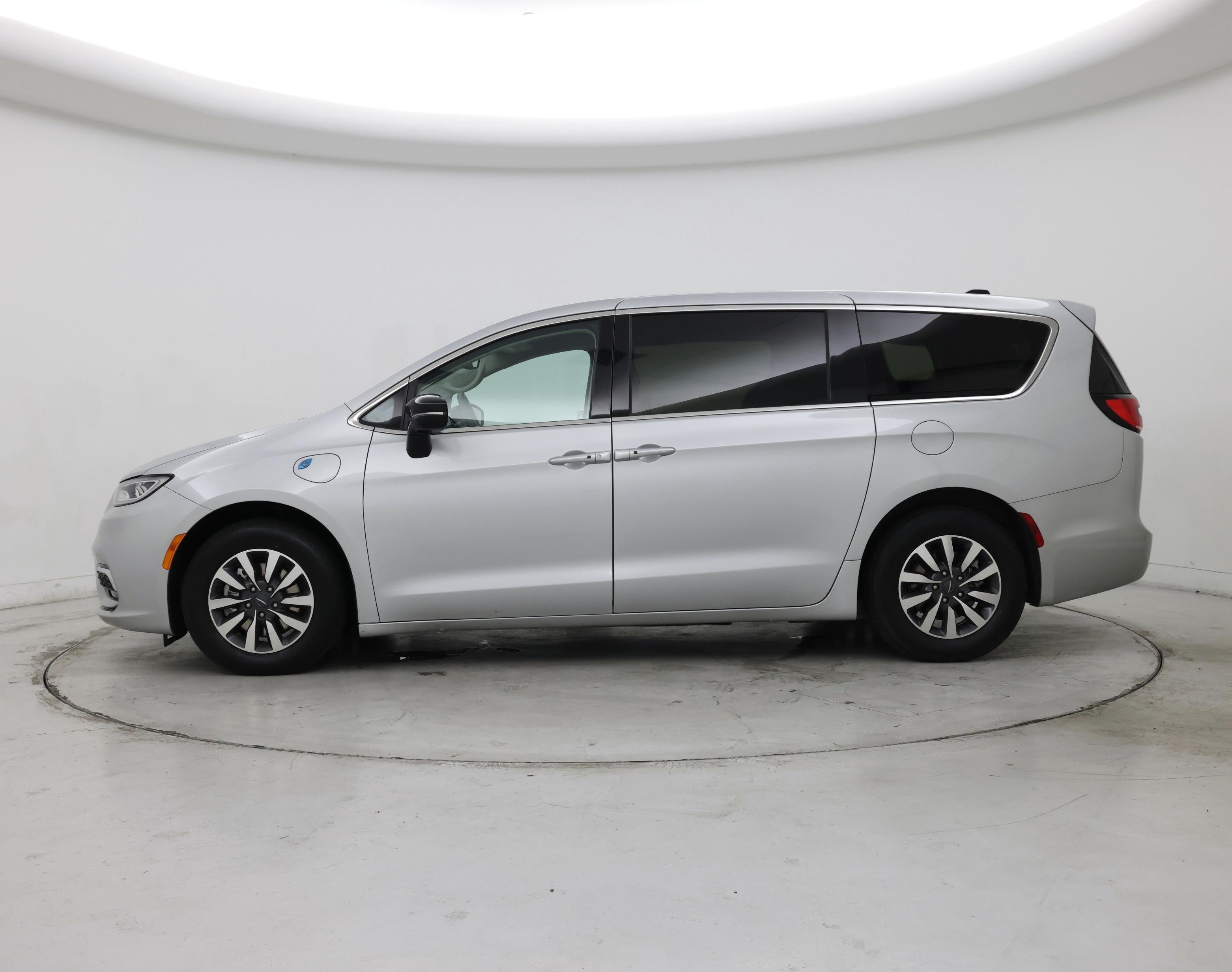 Thumbnail: 2024 Chrysler Pacifica - 3