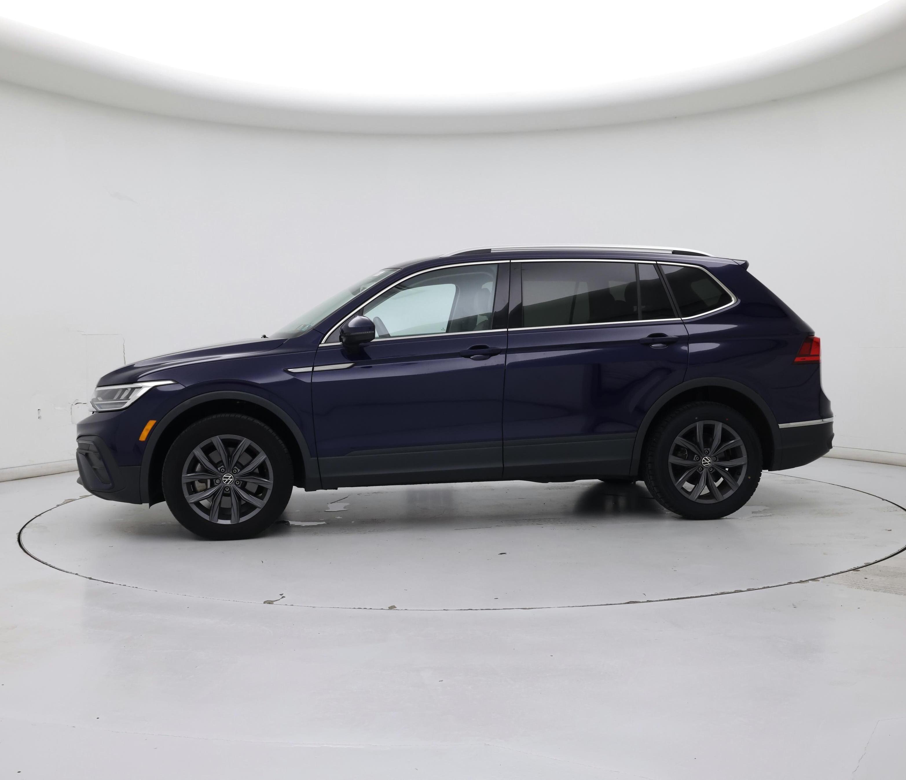 Thumbnail: 2023 Volkswagen Tiguan - 3