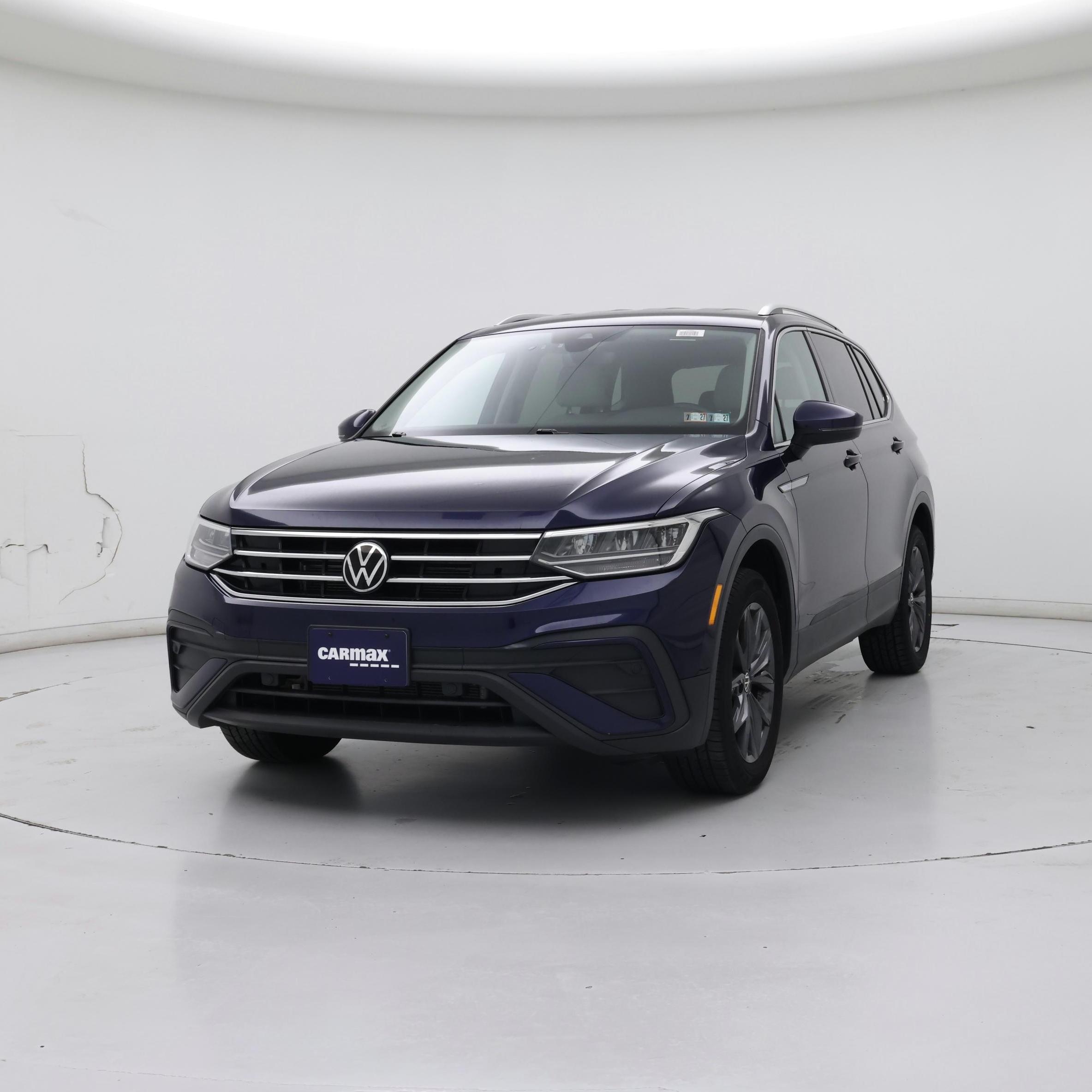 Thumbnail: 2023 Volkswagen Tiguan - 4