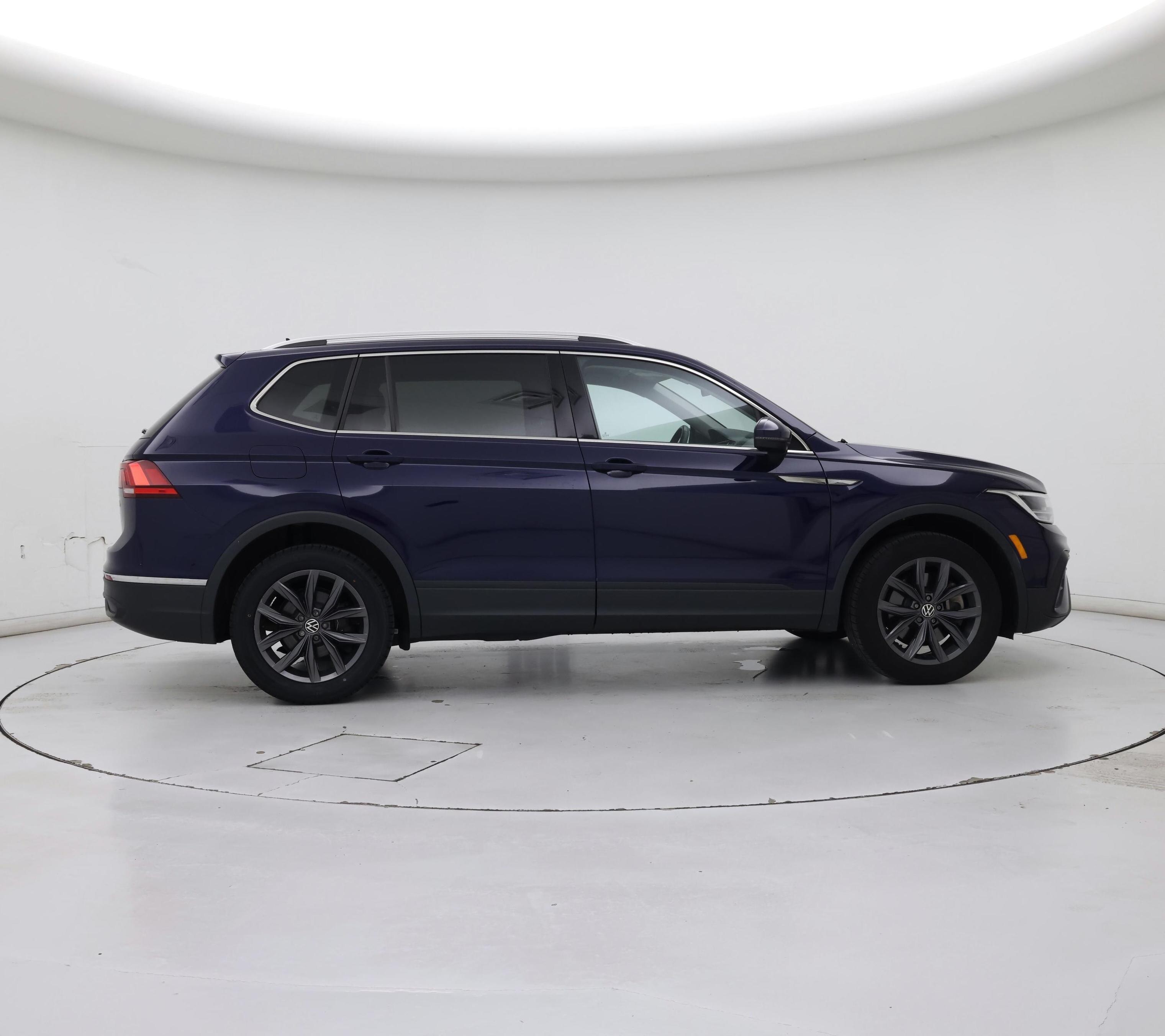 Thumbnail: 2023 Volkswagen Tiguan - 7