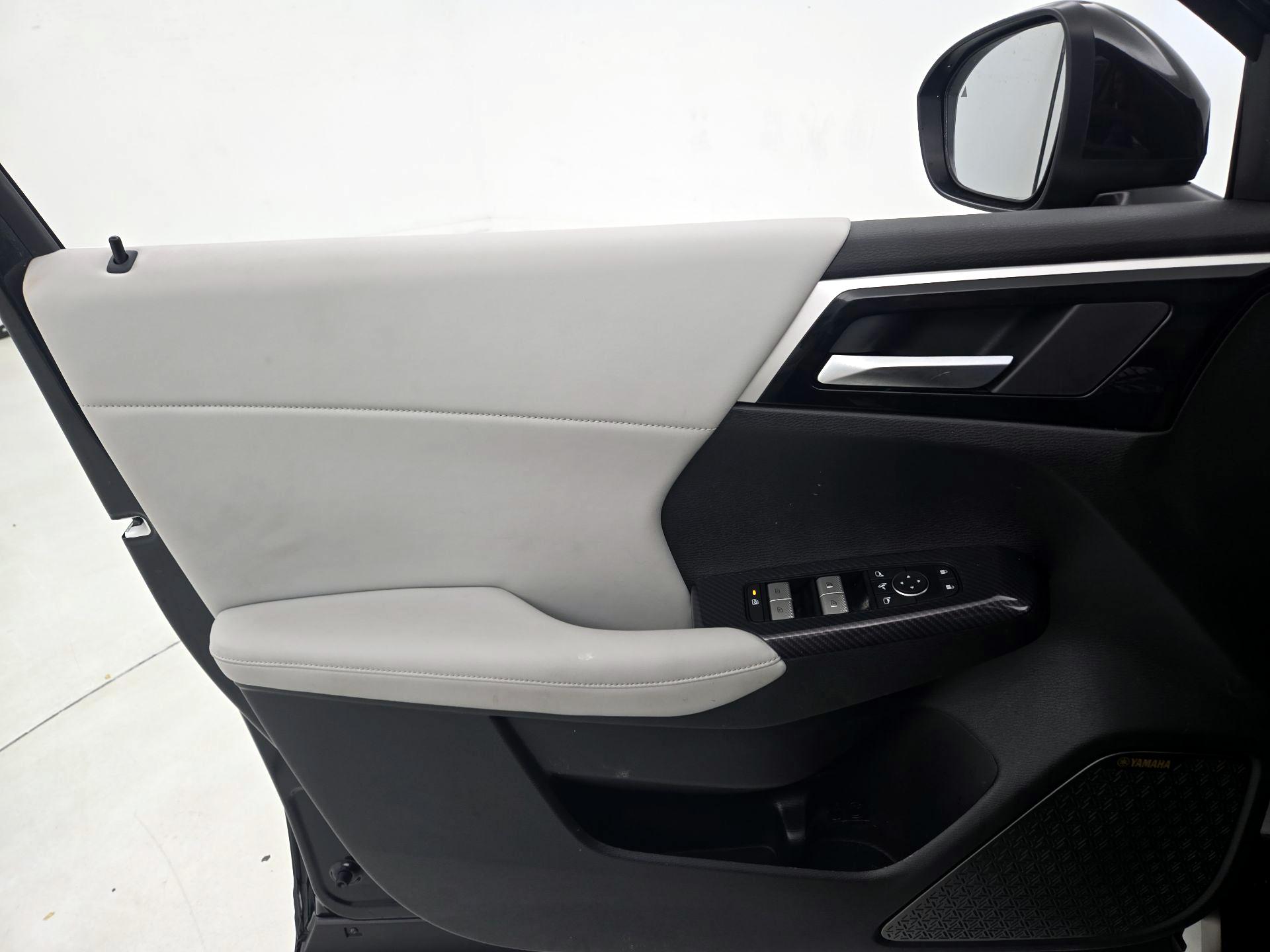 Thumbnail: 2025 Mitsubishi Outlander - 12