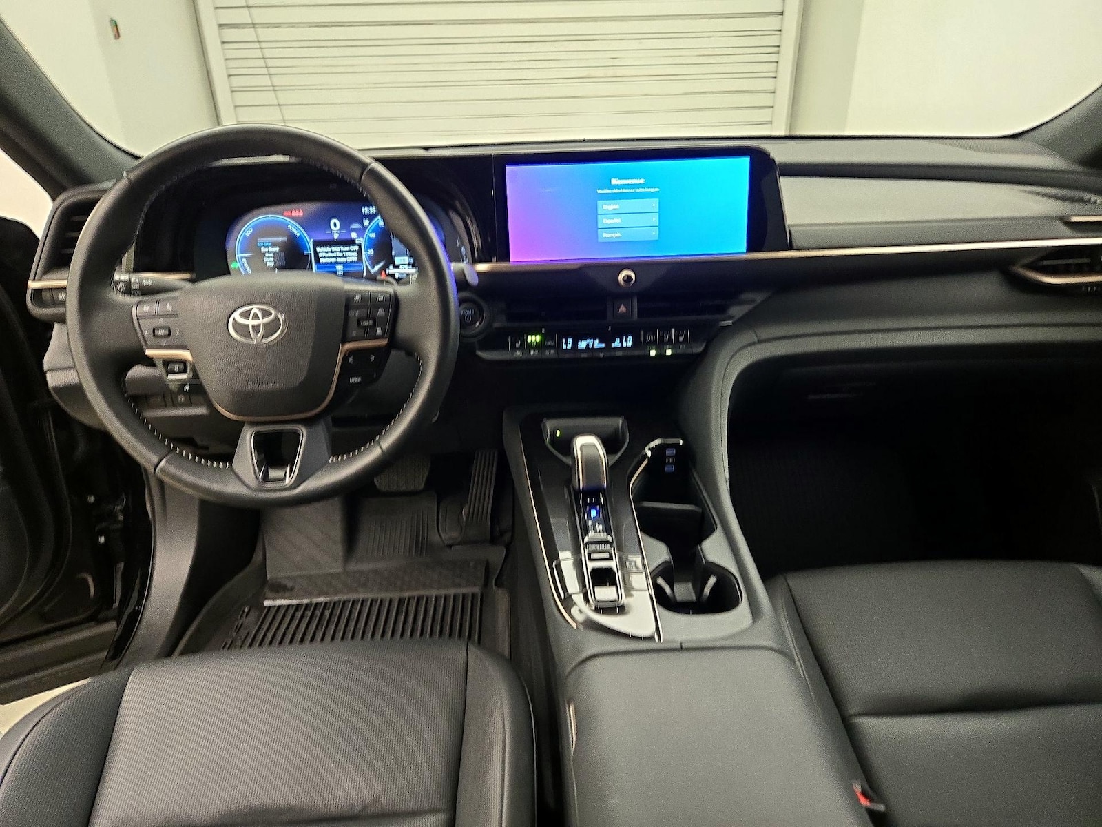 2025 Toyota Crown Signia XLE - Photo 10