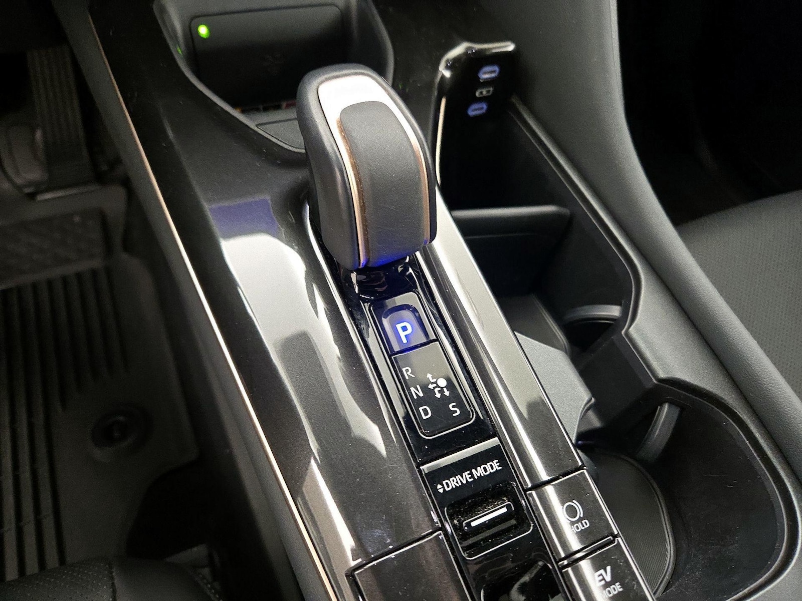 2025 Toyota Crown Signia XLE - Photo 18
