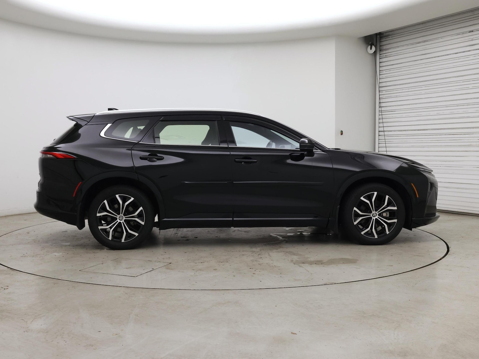2025 Toyota Crown Signia XLE - Photo 8