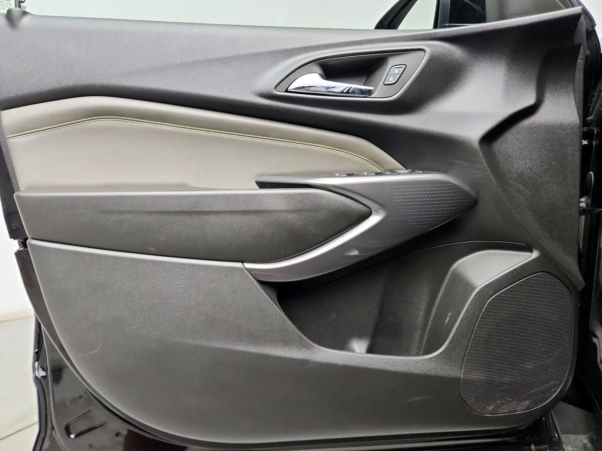 Thumbnail: 2025 Chevrolet Trax - 12