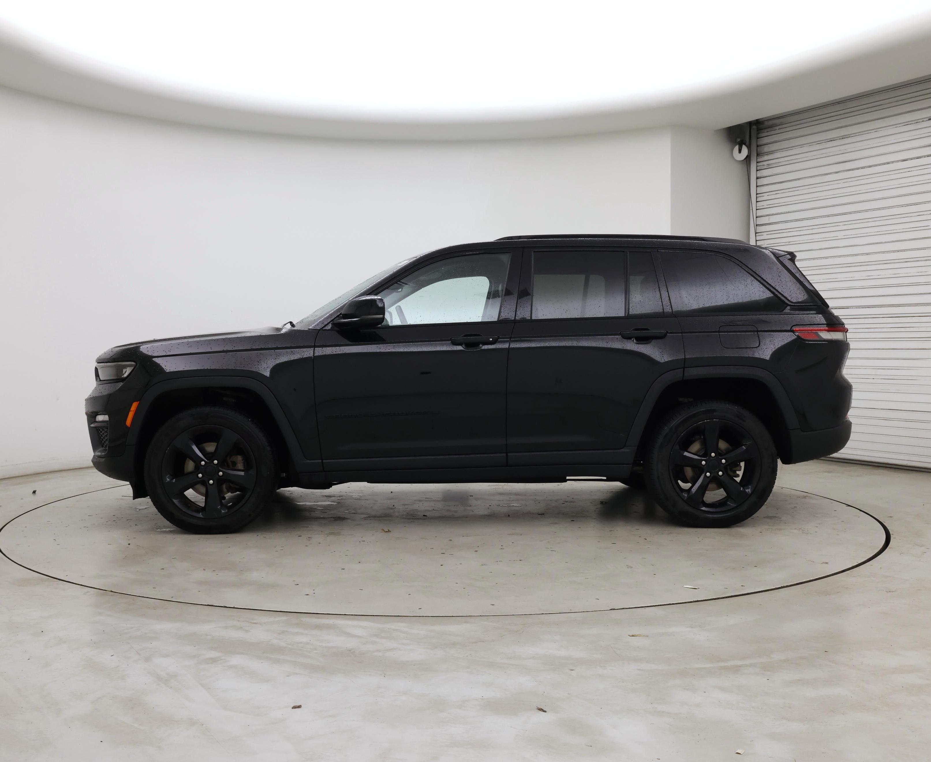 Thumbnail: 2023 Jeep Grand Cherokee - 3