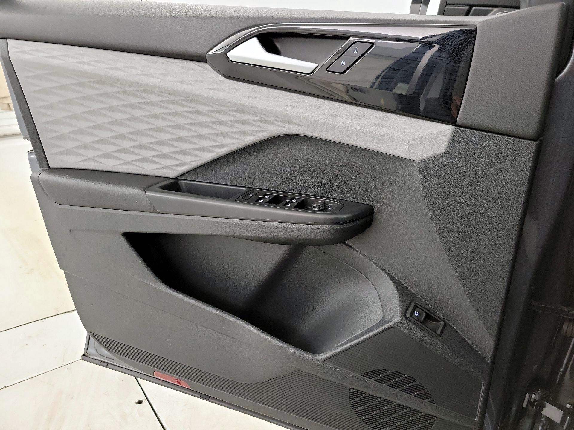 Thumbnail: 2023 Volkswagen Taos - 12