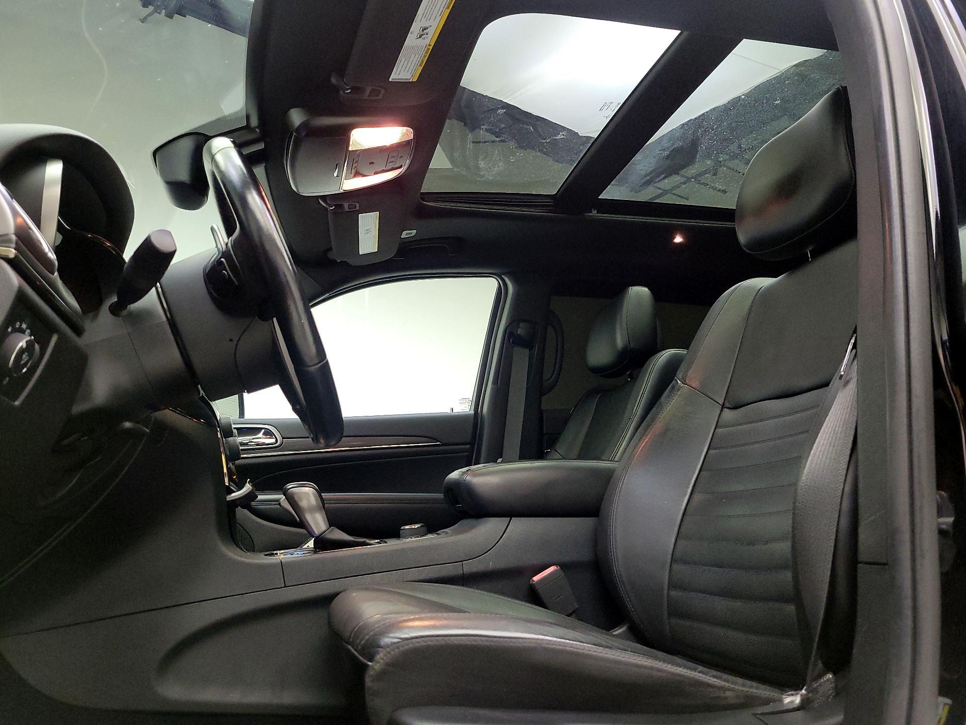 Thumbnail: 2020 Jeep Grand Cherokee - 20