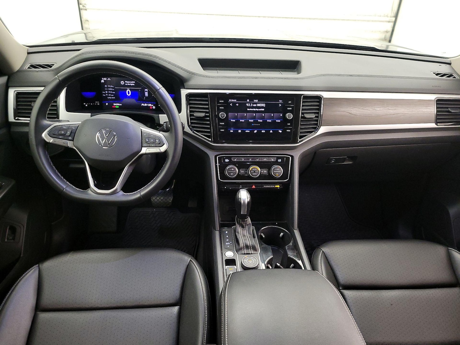 2022 Volkswagen Atlas SE w/Tech - Photo 10