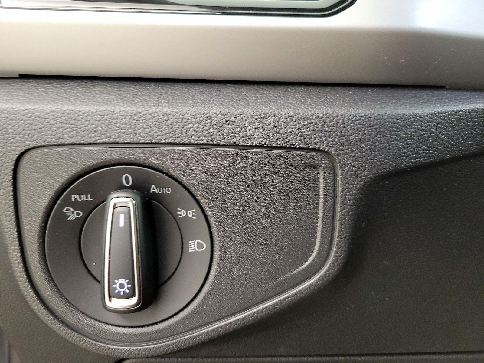2022 Volkswagen Atlas SE w/Tech - Photo 14