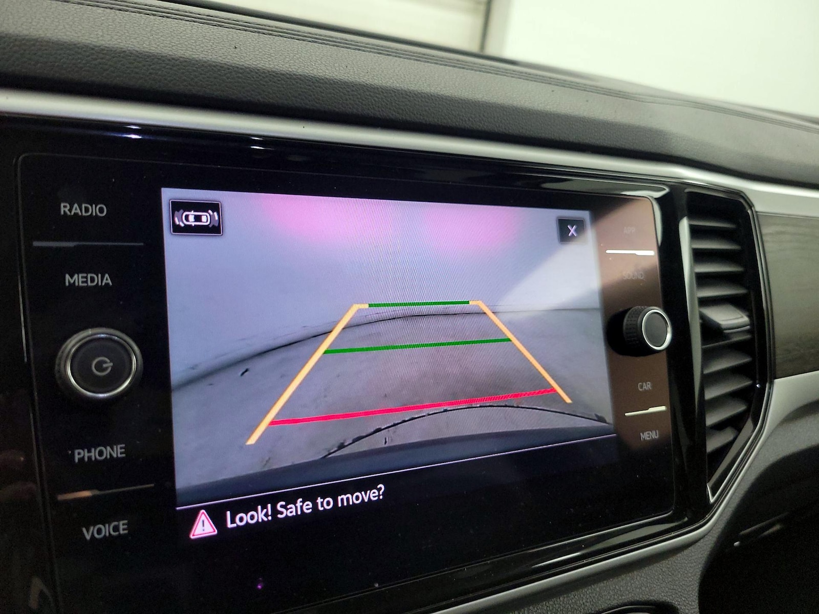 2022 Volkswagen Atlas SE w/Tech - Photo 15