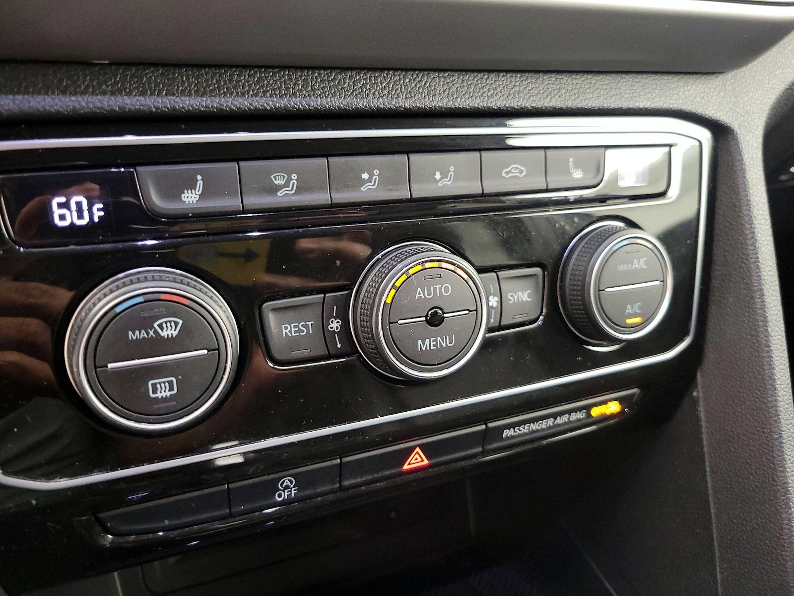 2022 Volkswagen Atlas SE w/Tech - Photo 17