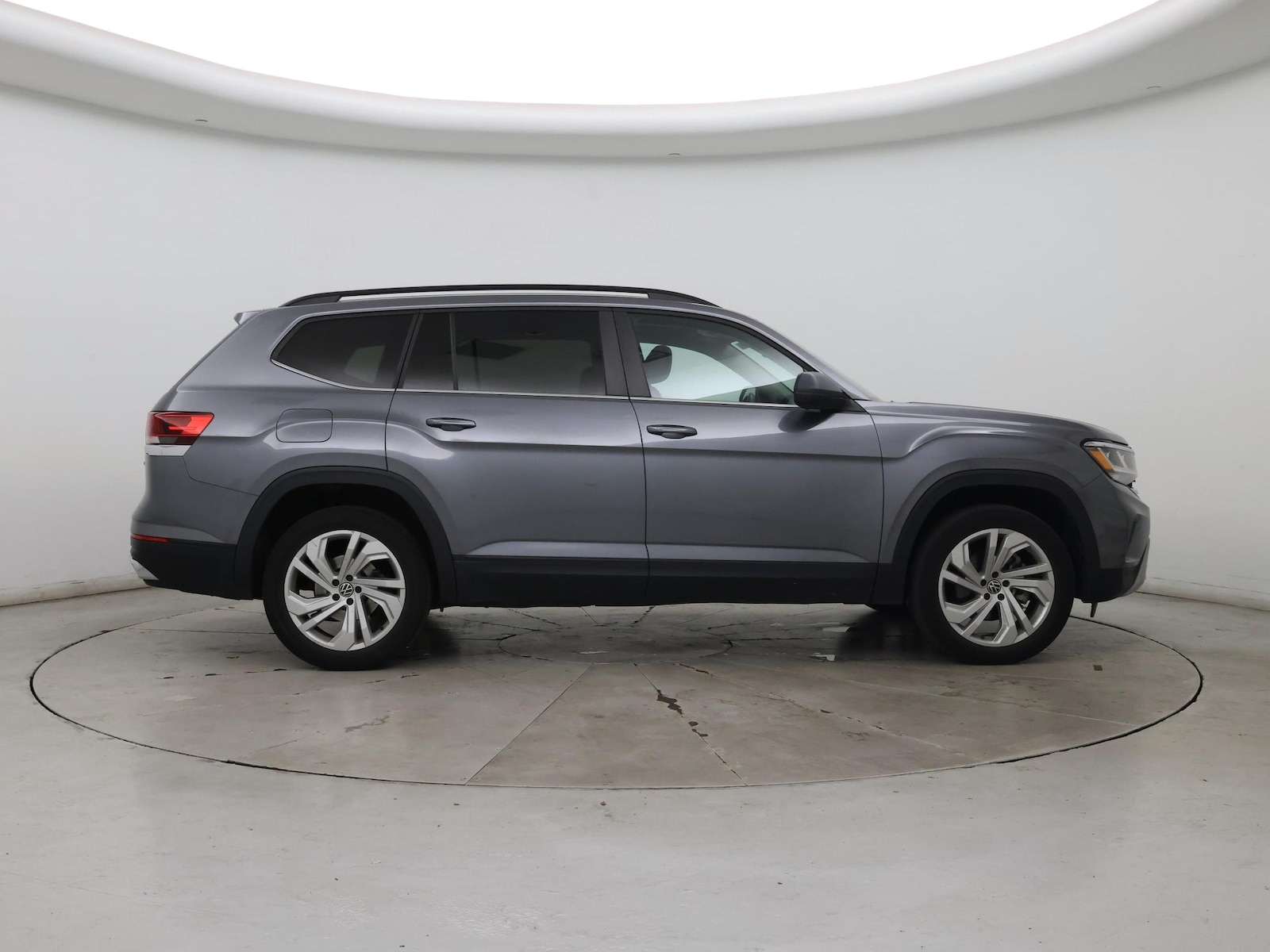 2022 Volkswagen Atlas SE w/Tech - Photo 8