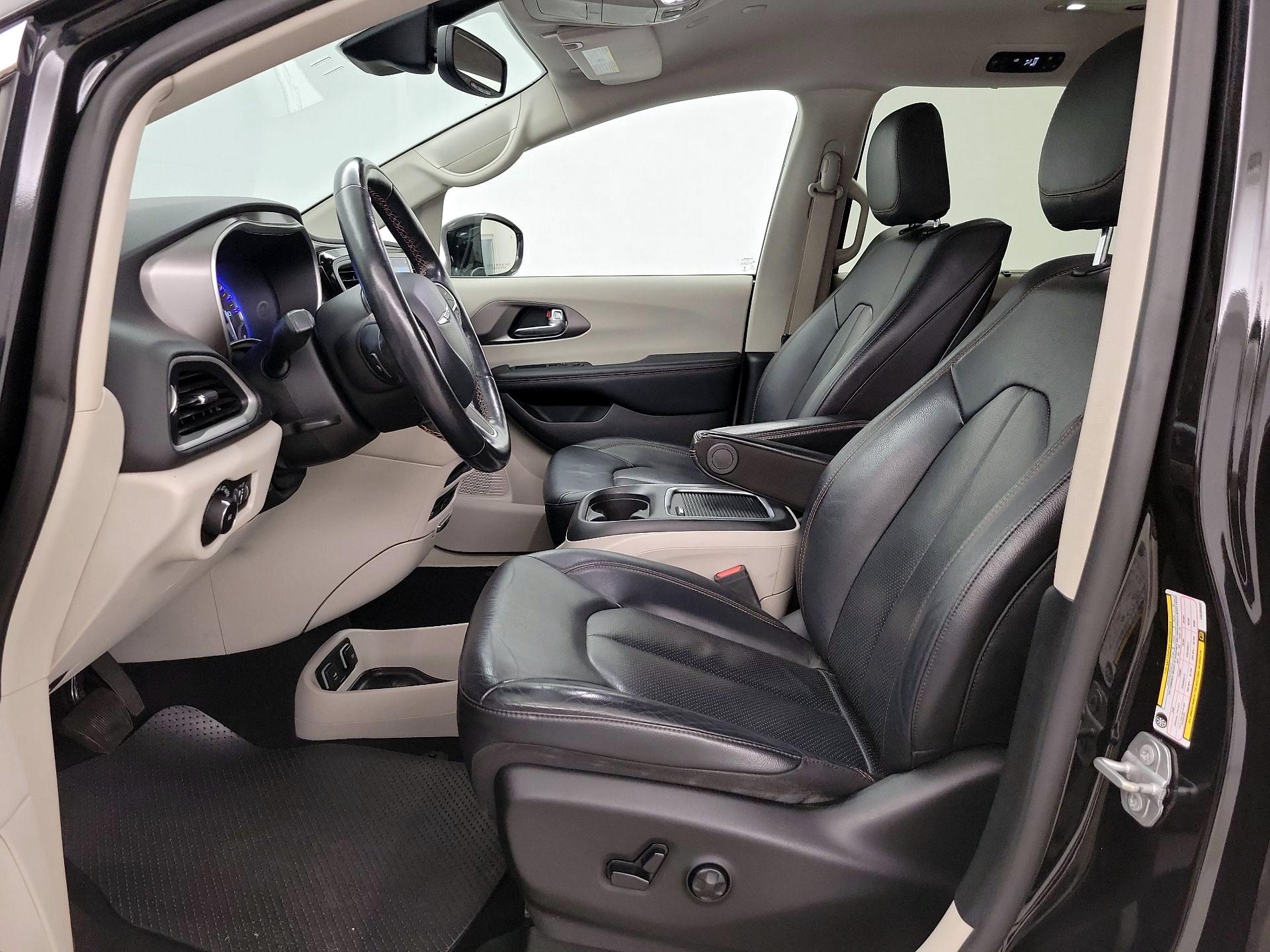 Thumbnail: 2020 Chrysler Pacifica - 11